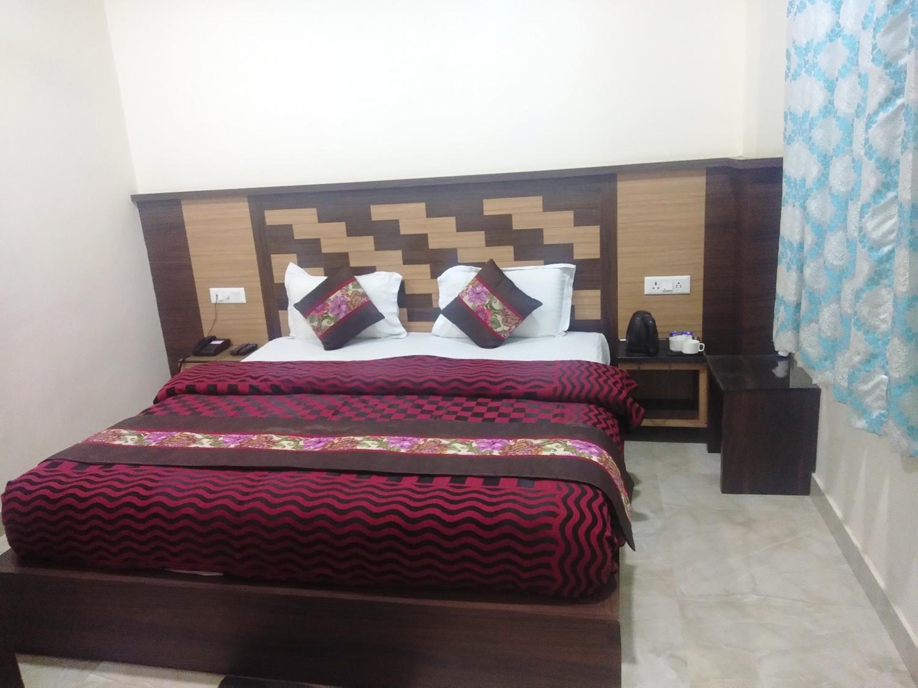 Deluxe Room - Photo 17