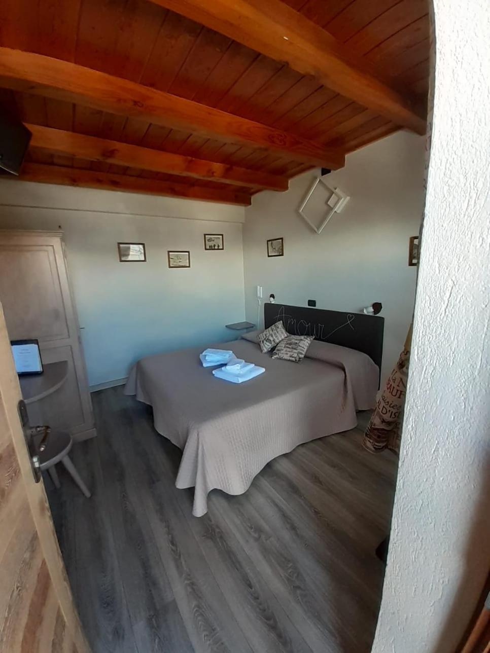 Double Room - Photo 18