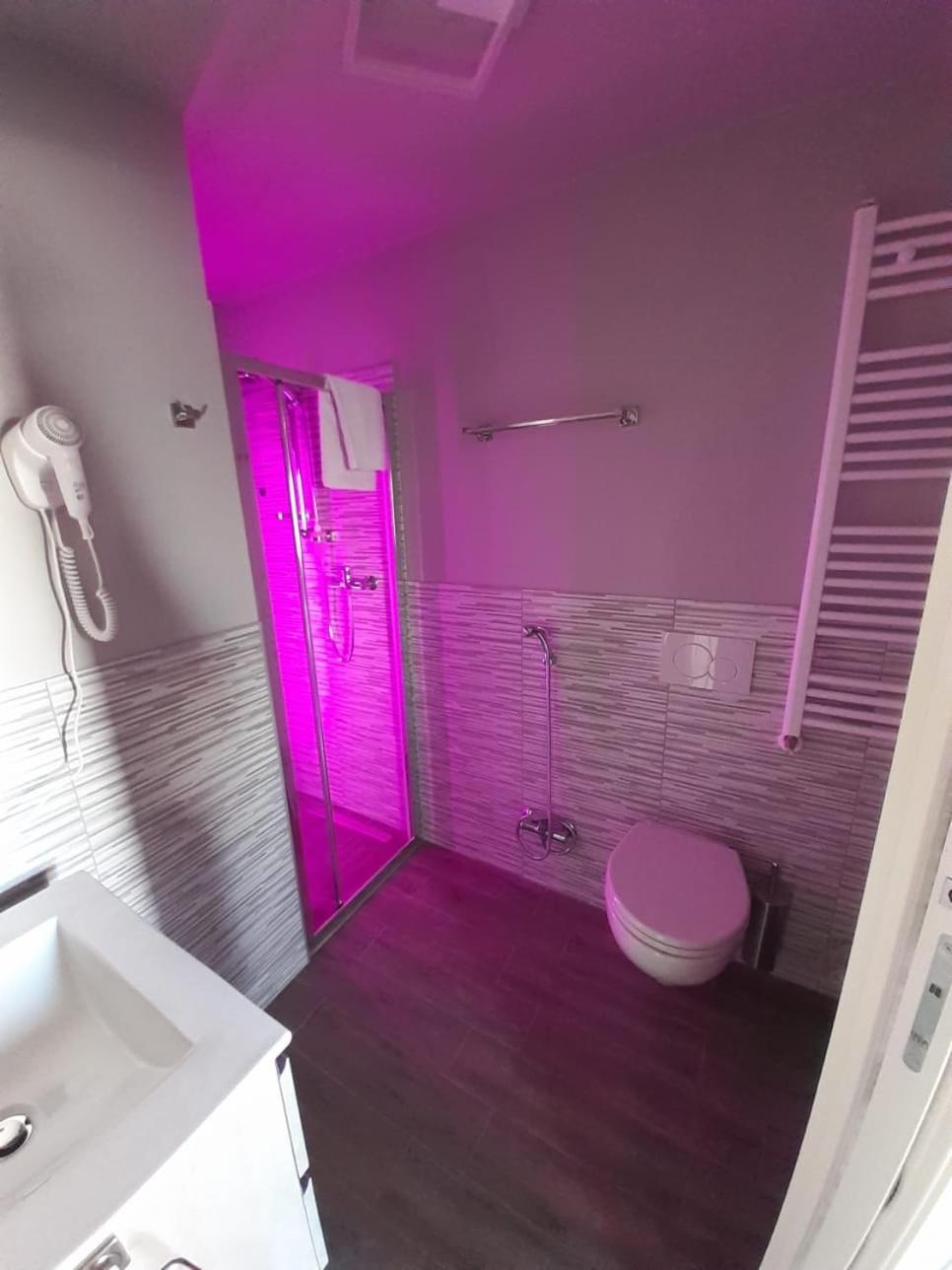 Double Room - Photo 11
