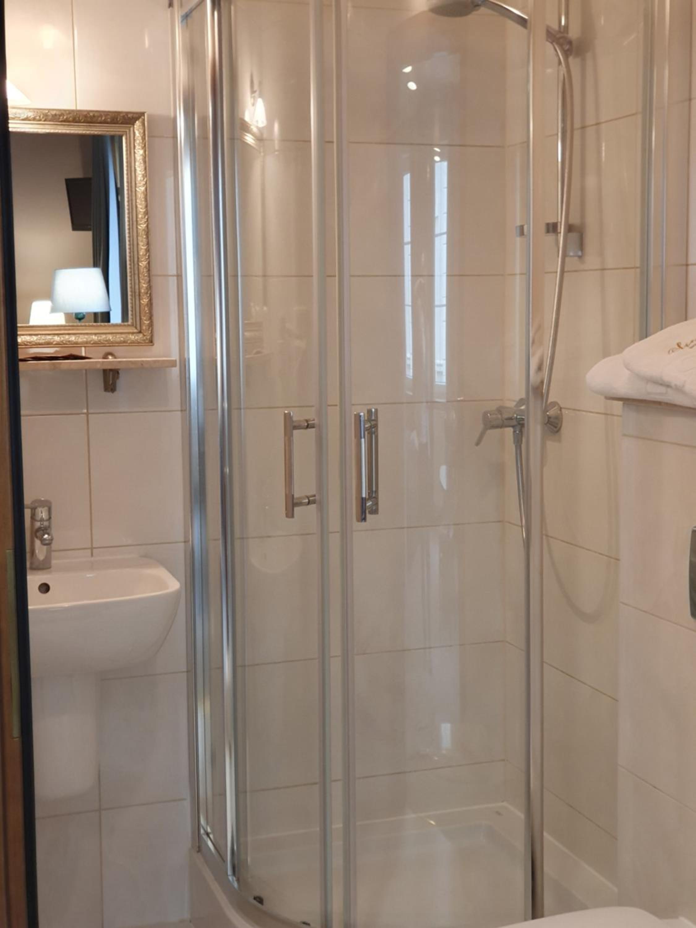 Double Room - Photo 8