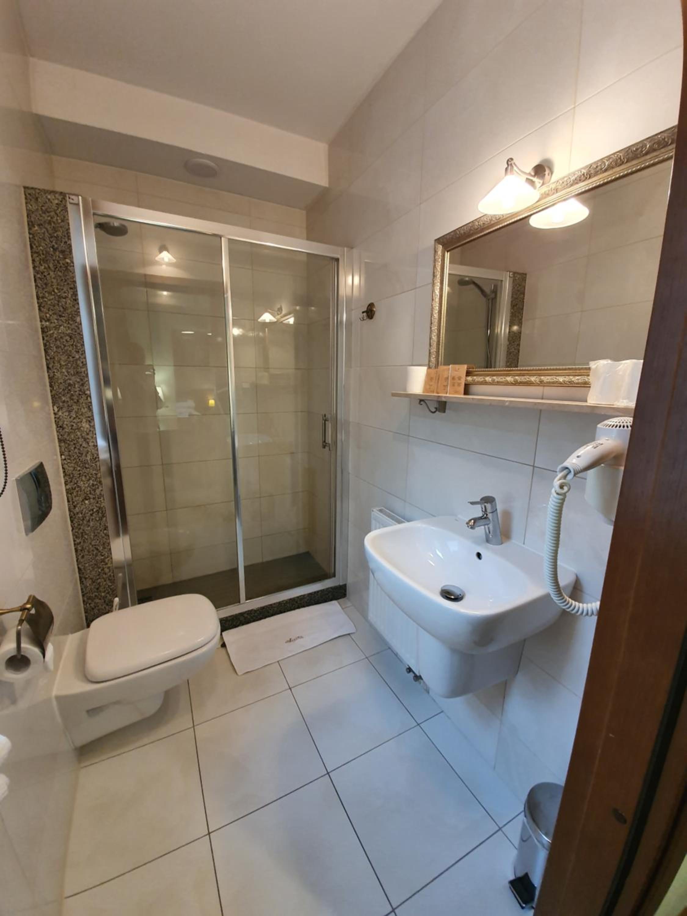 Double Room - Photo 9