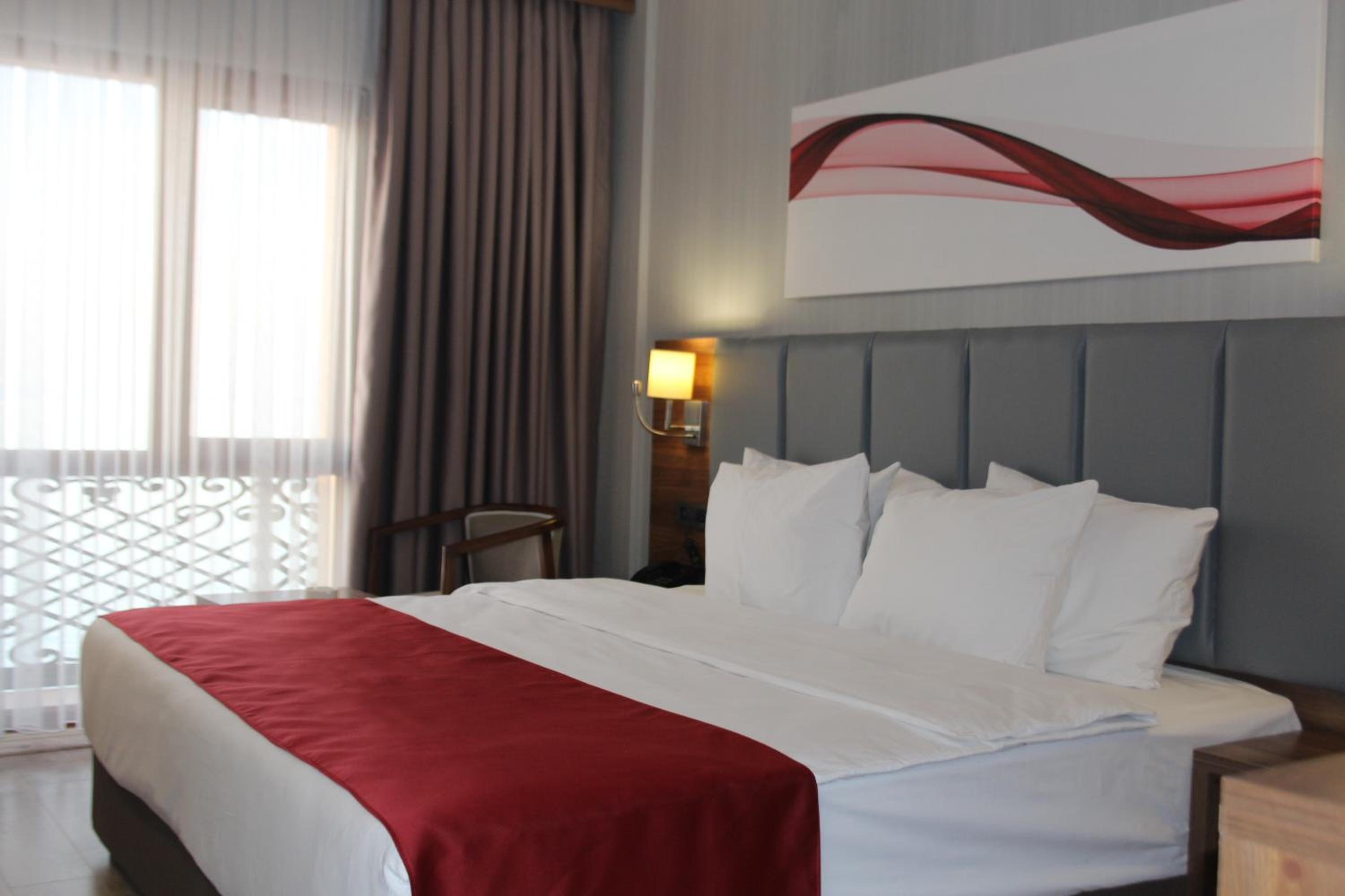 King Room - Non-Smoking - Photo 5