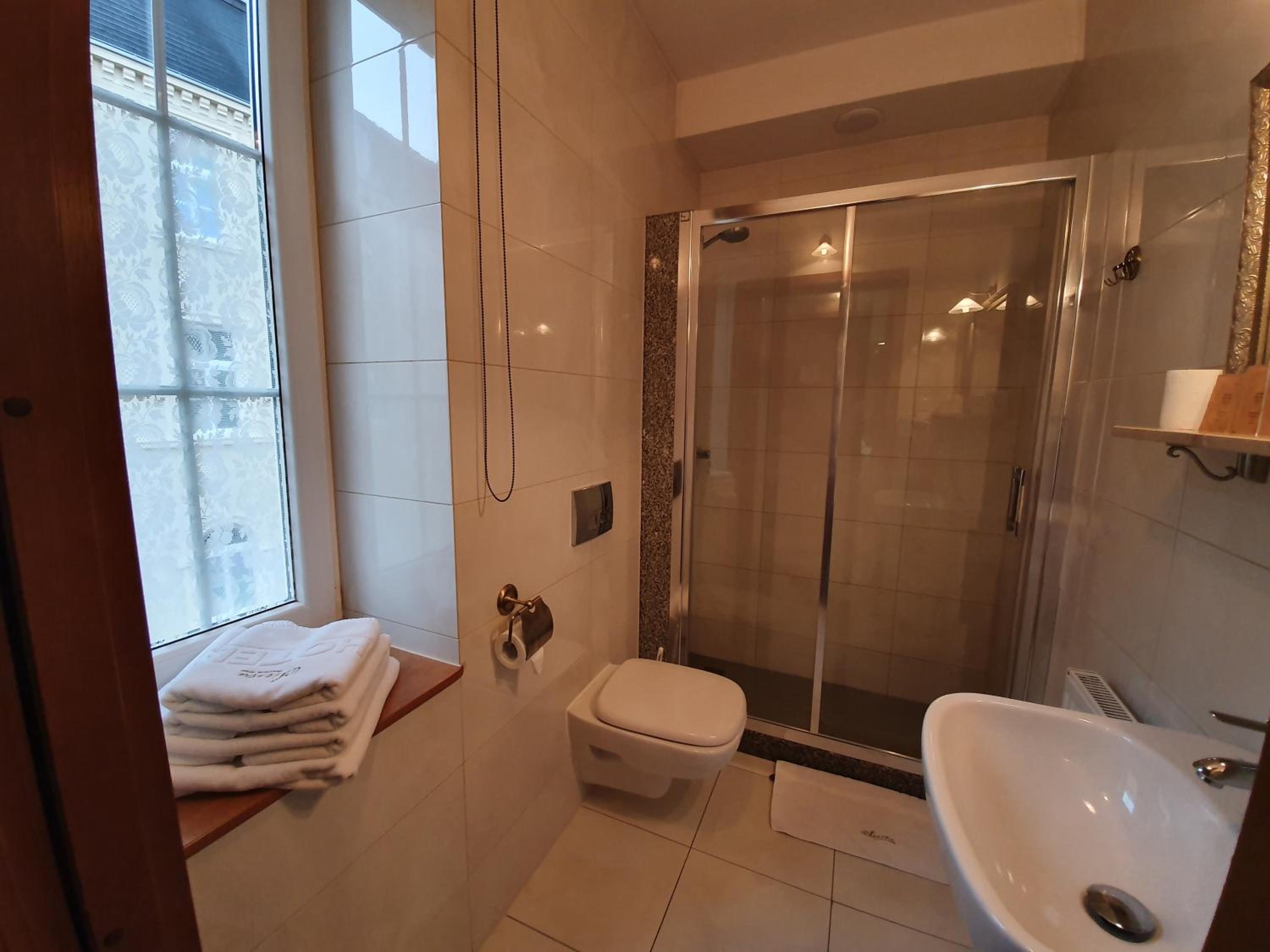 Double Room - Photo 10