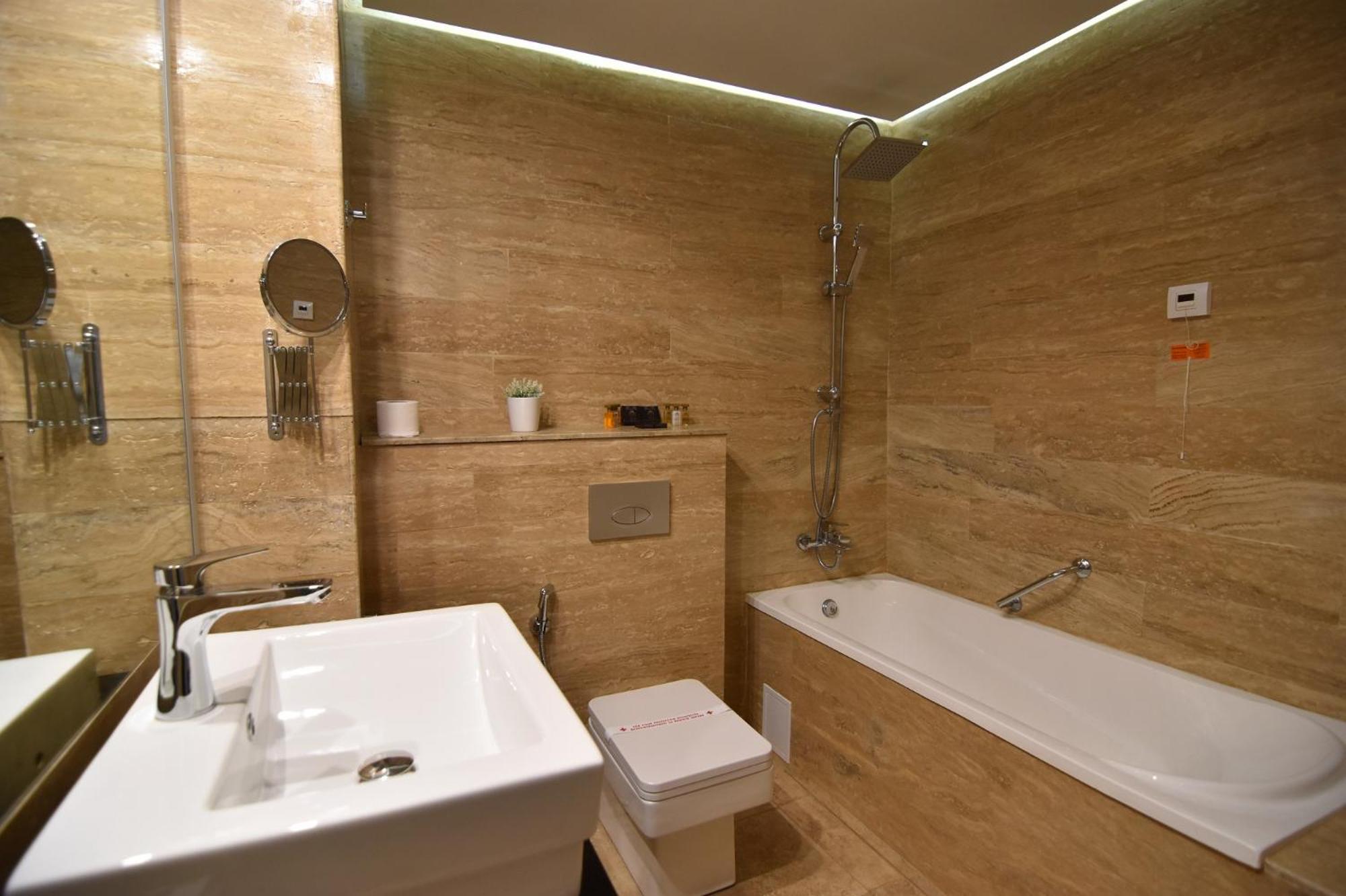 Deluxe Double Room Plus (2 Adults + 2 Child) - Photo 6