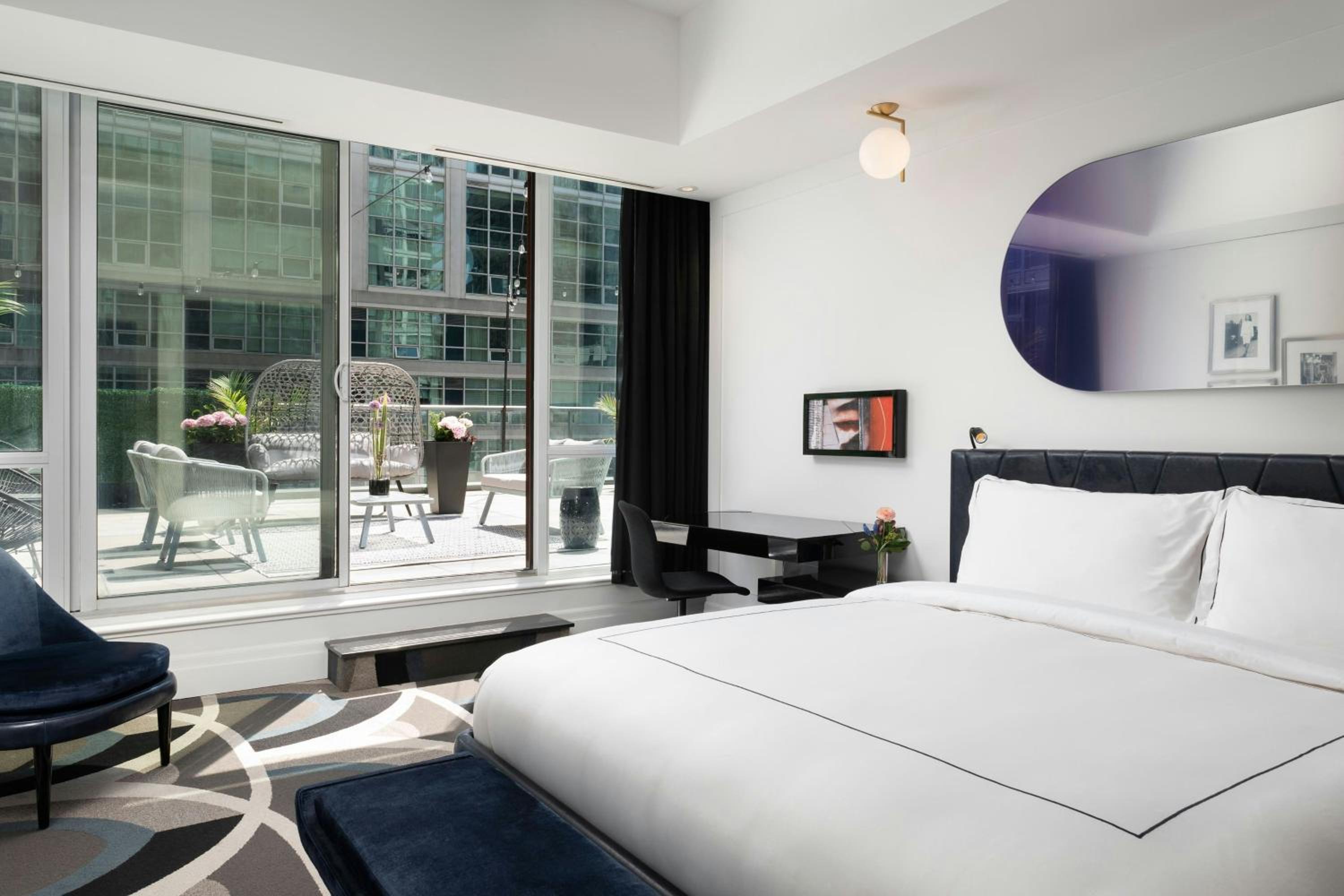 The Marilyn King Suite with Patio and City View
