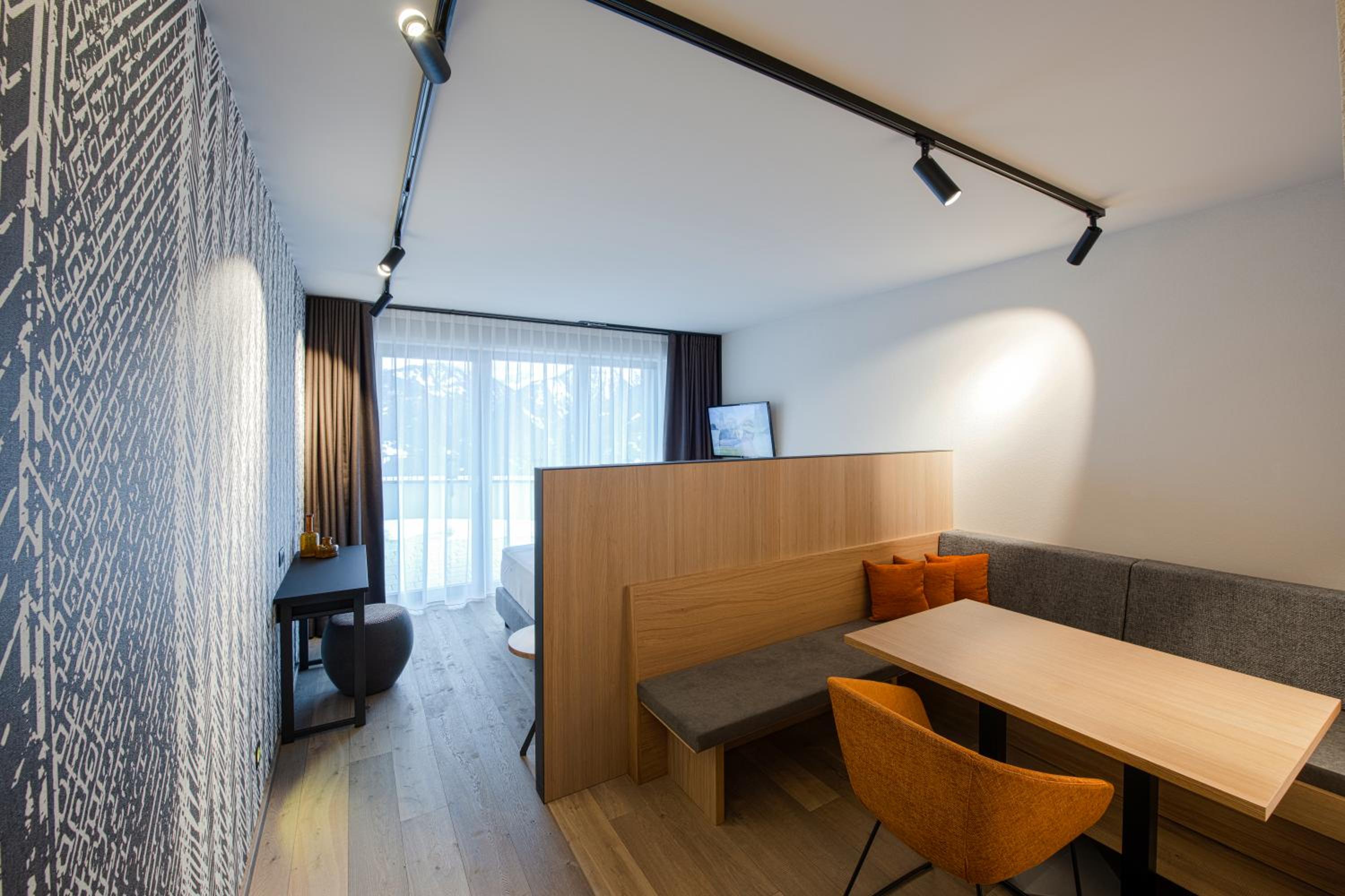 Family Suite with Balcony - Photo 4
