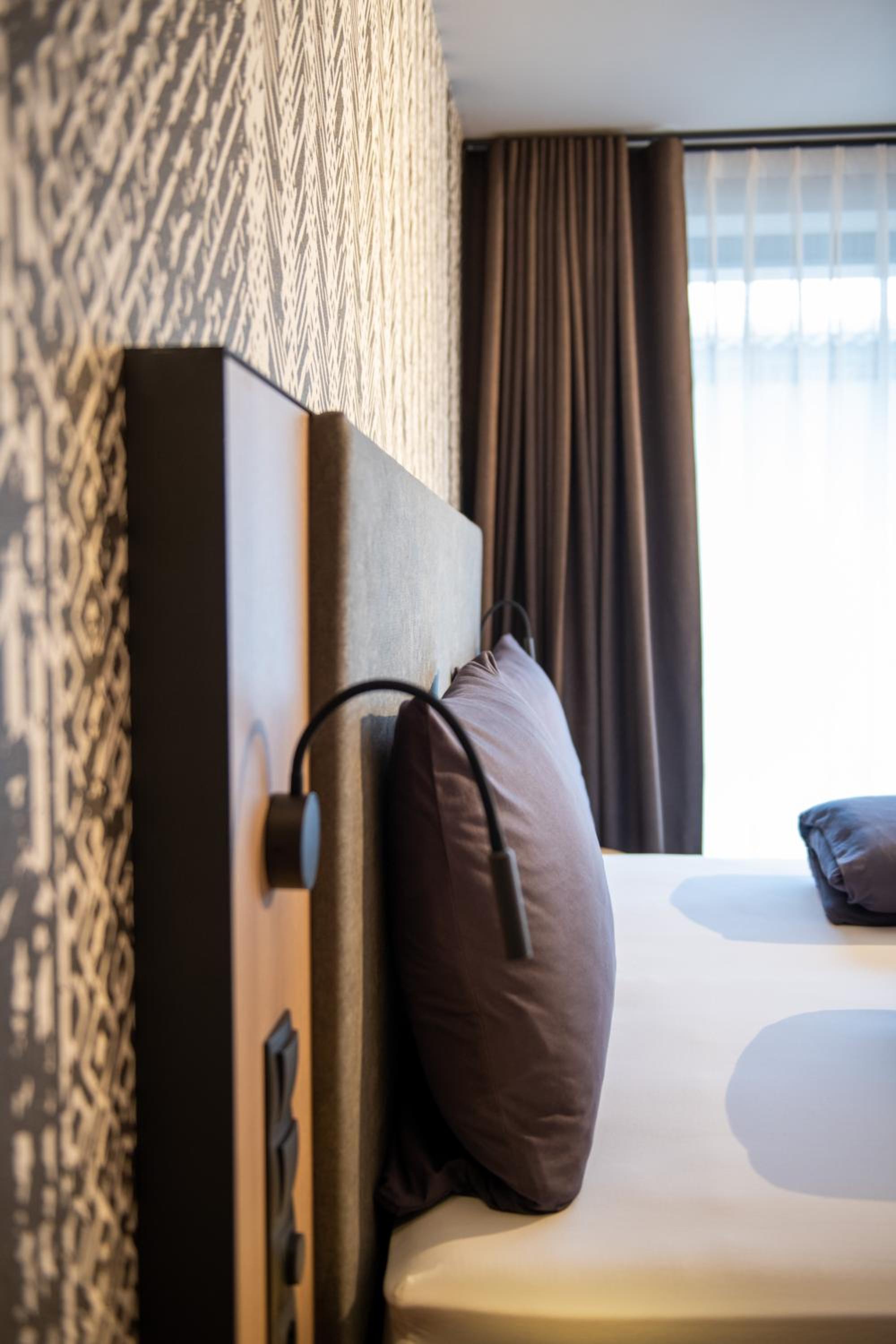 Family Suite with Balcony - Photo 1