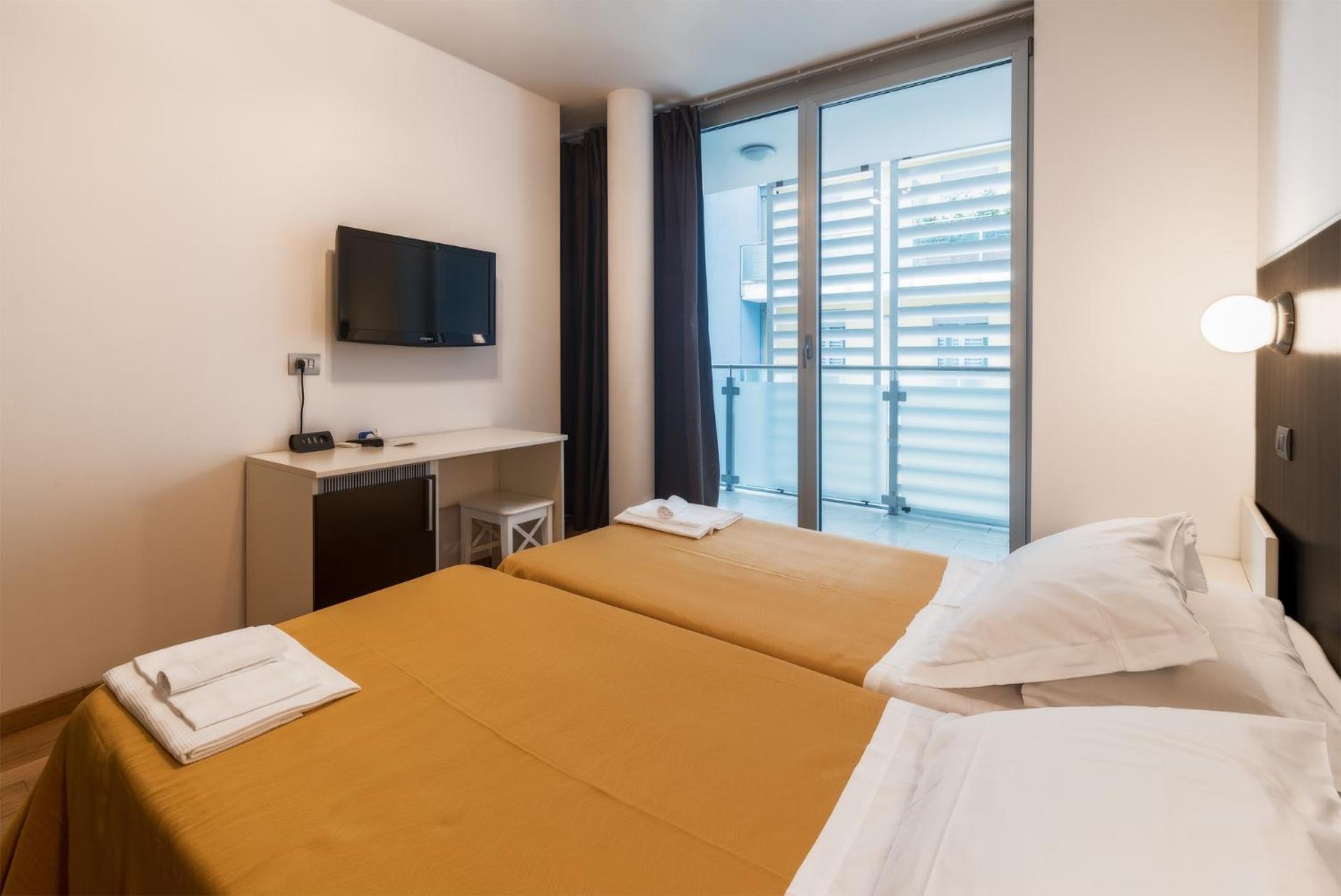 Small Double or Twin Room photo 3