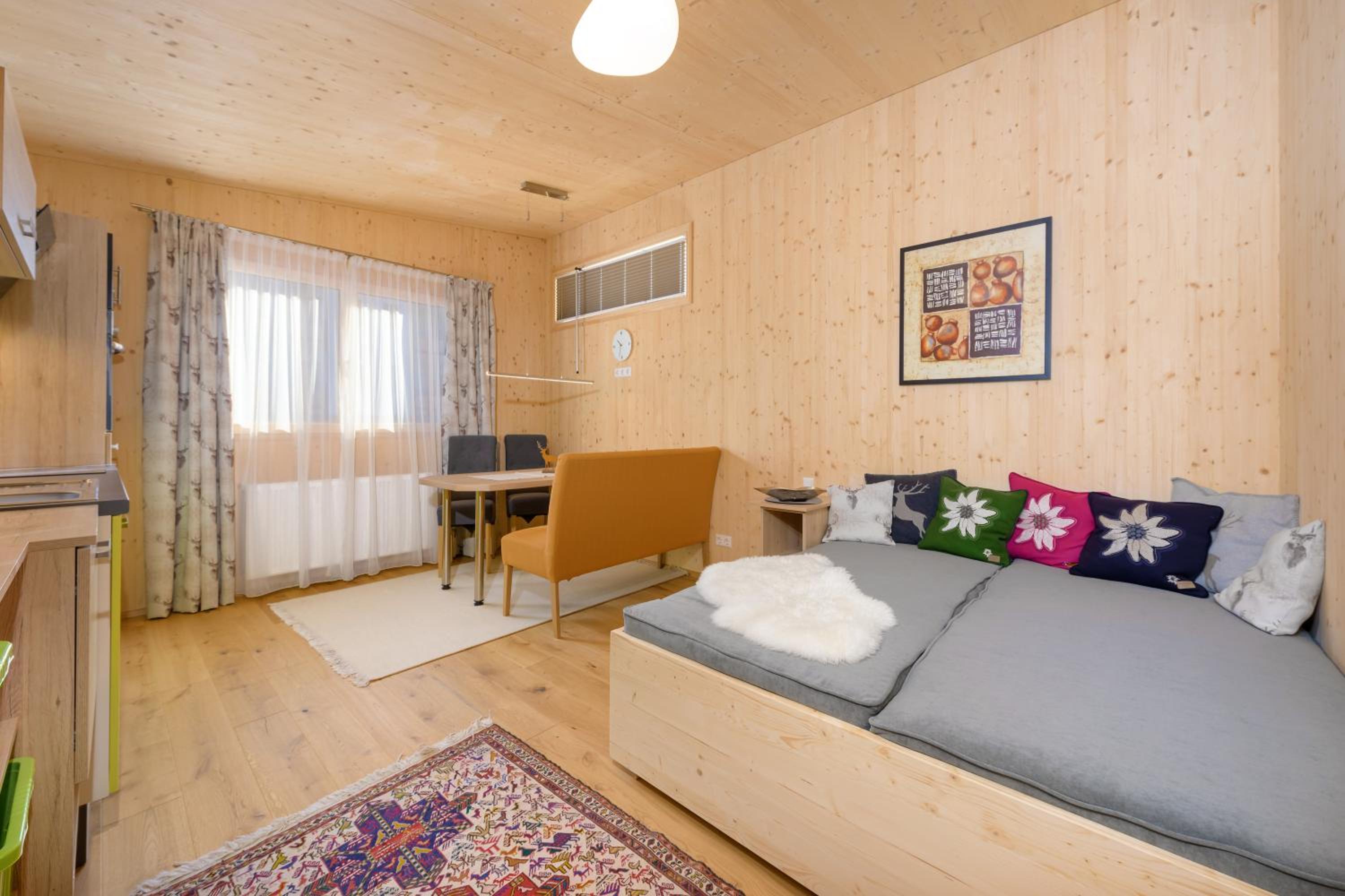 One-Bedroom Apartment photo 1