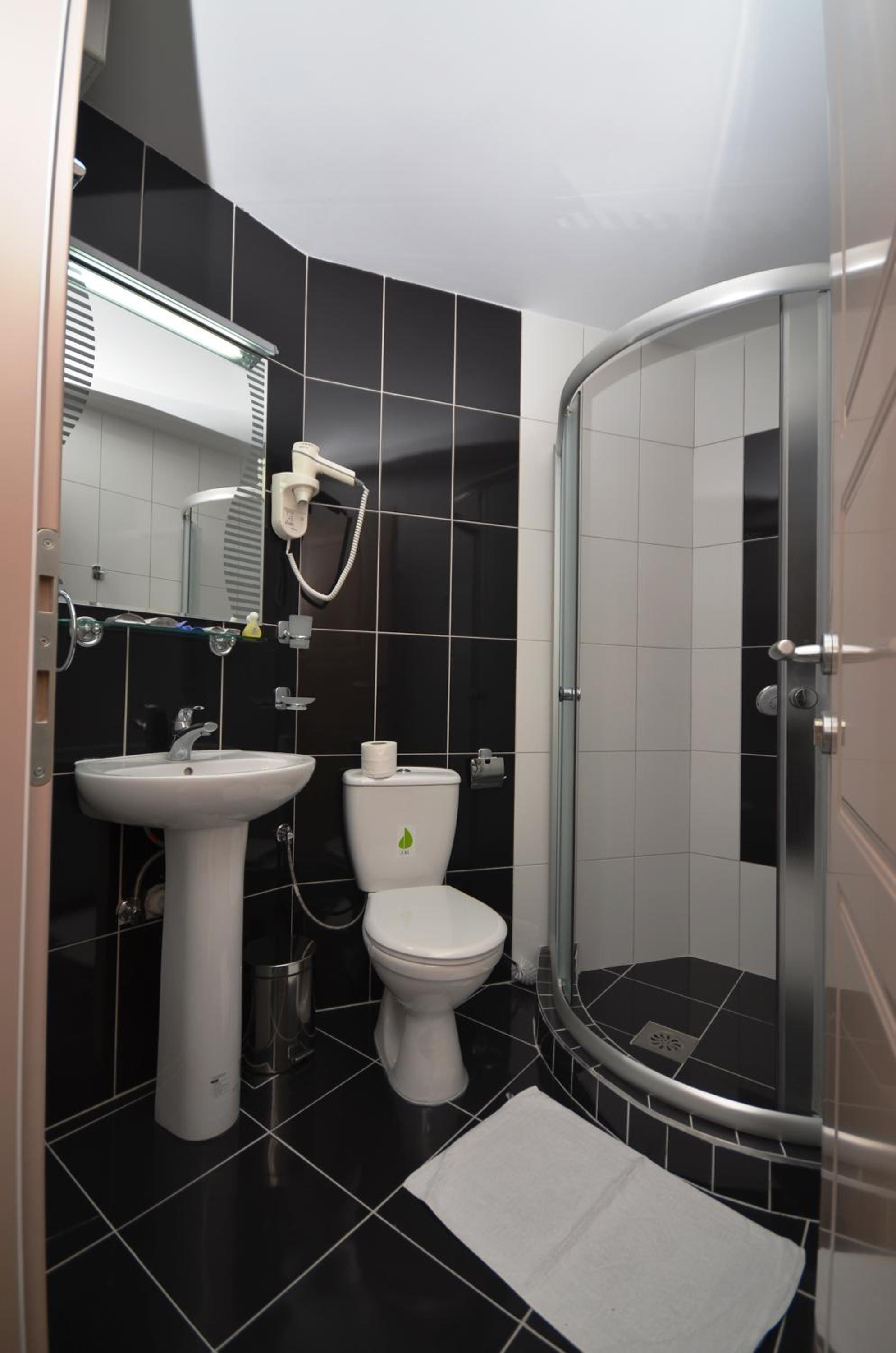 Double Room - Photo 4