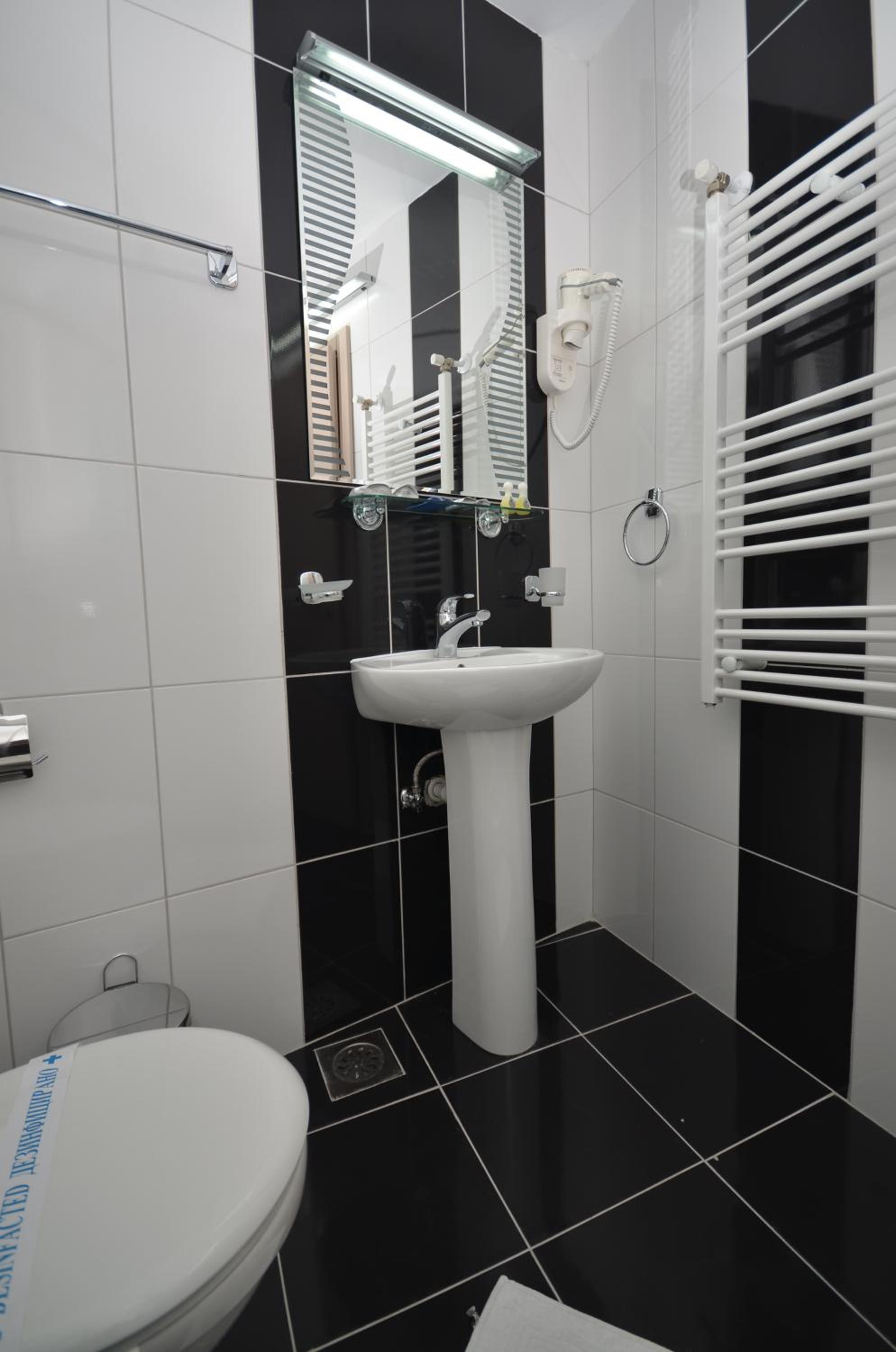Double Room - Photo 3