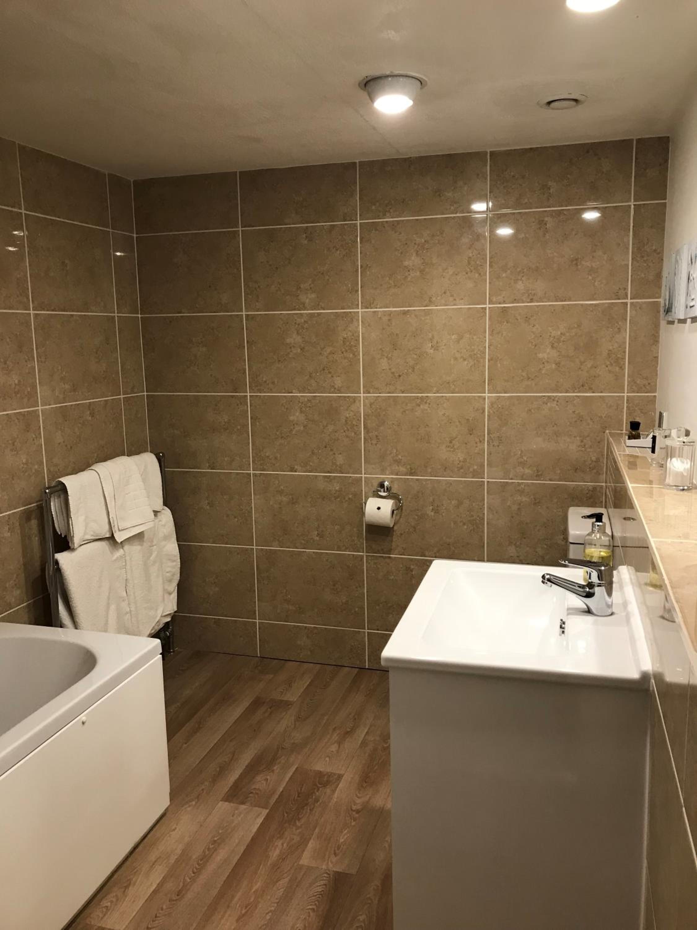 King Room with Ensuite - Photo 9