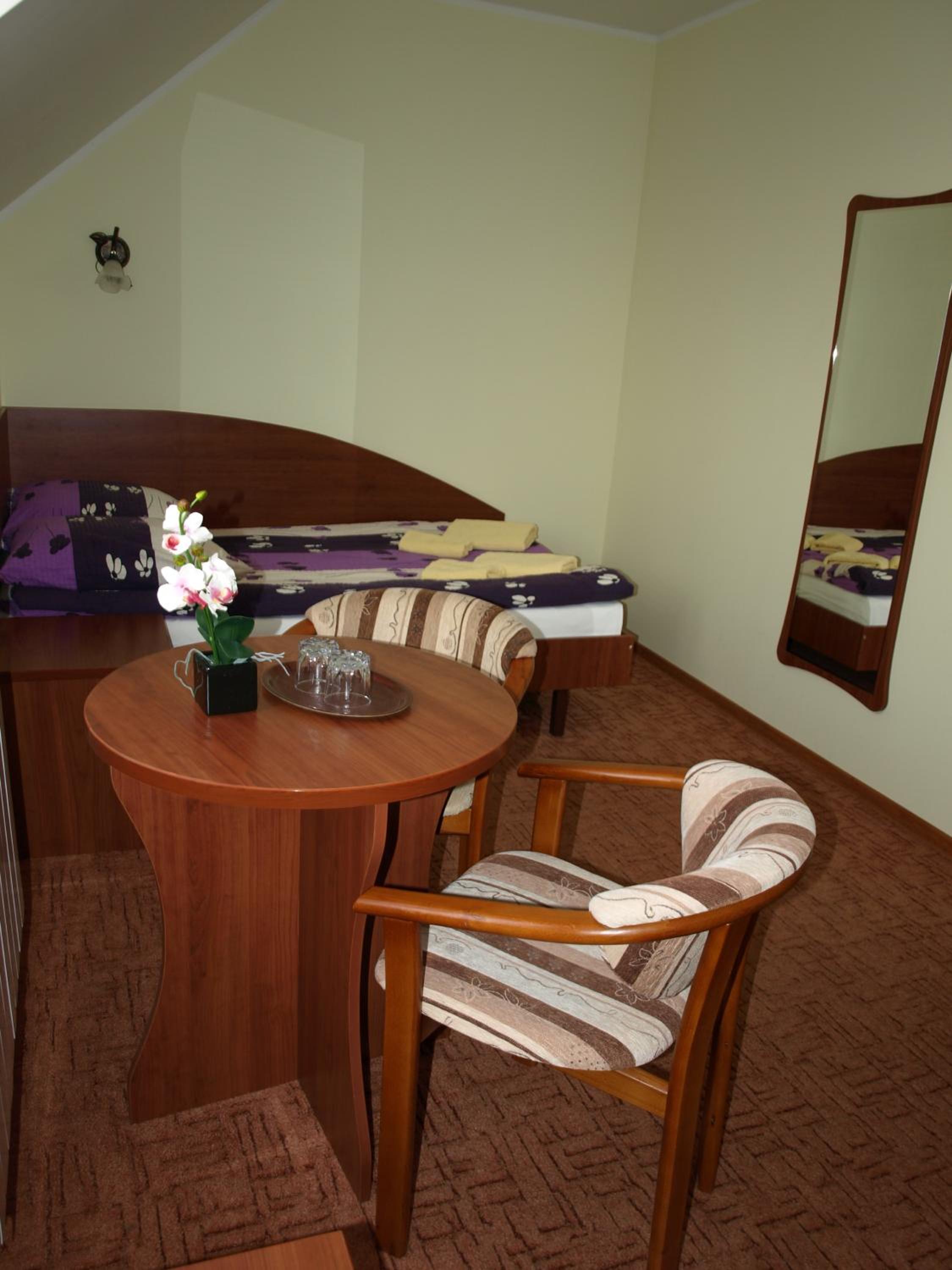 Twin Room - Photo 3