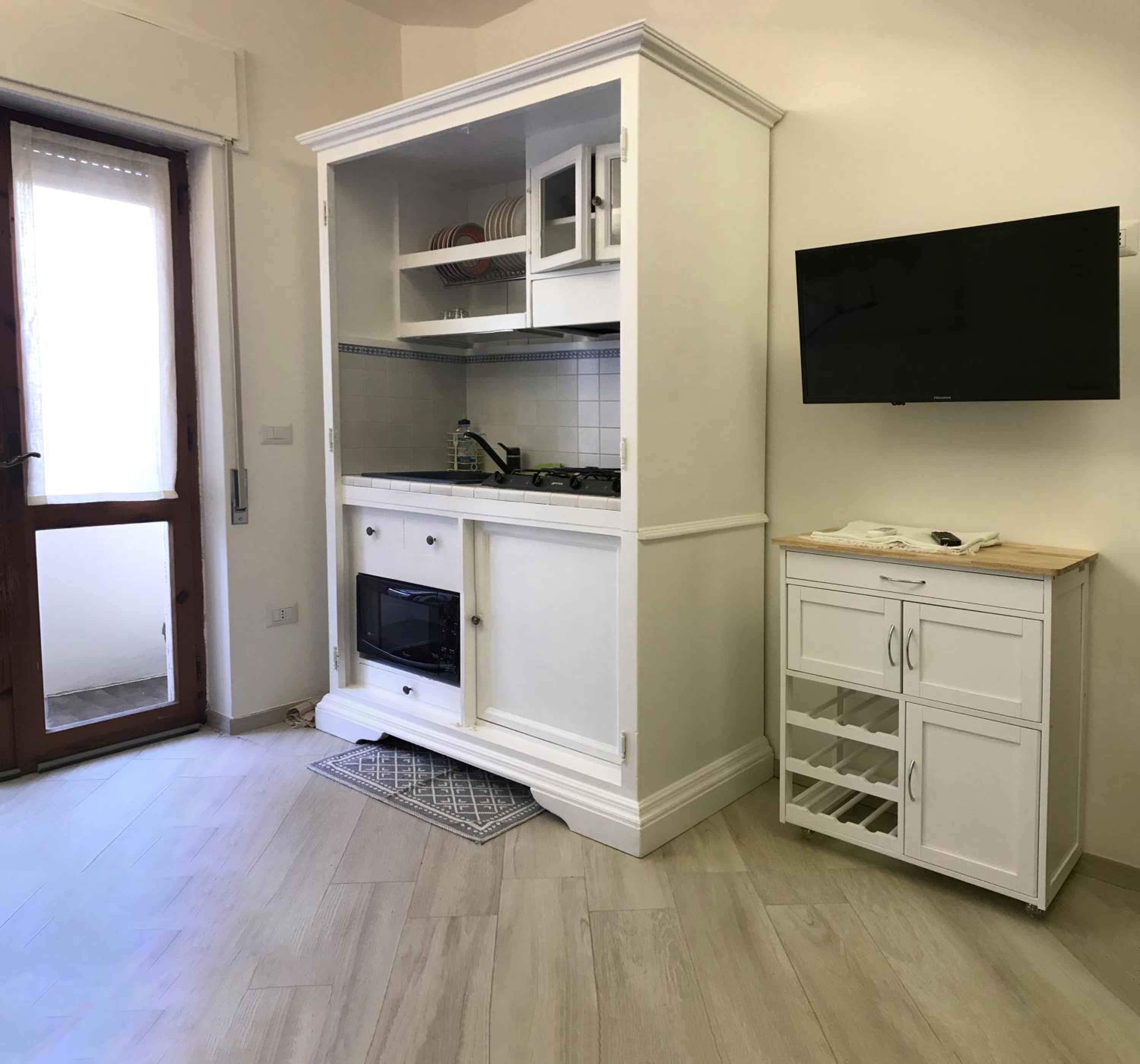 One-Bedroom Apartment - Photo 2