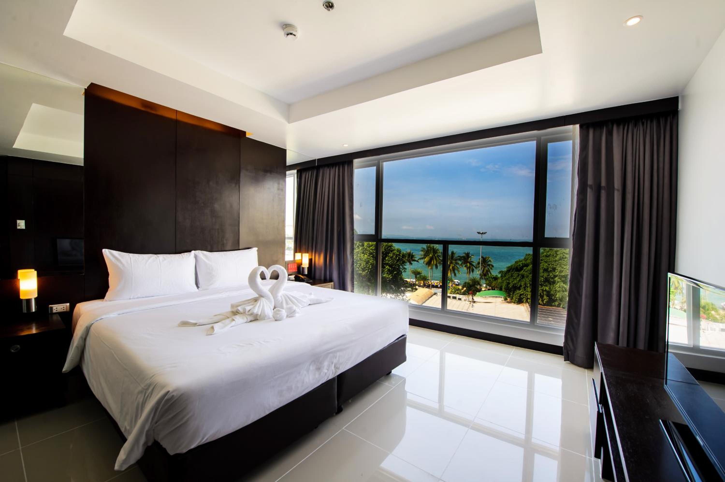 Corner Suite with Sea View