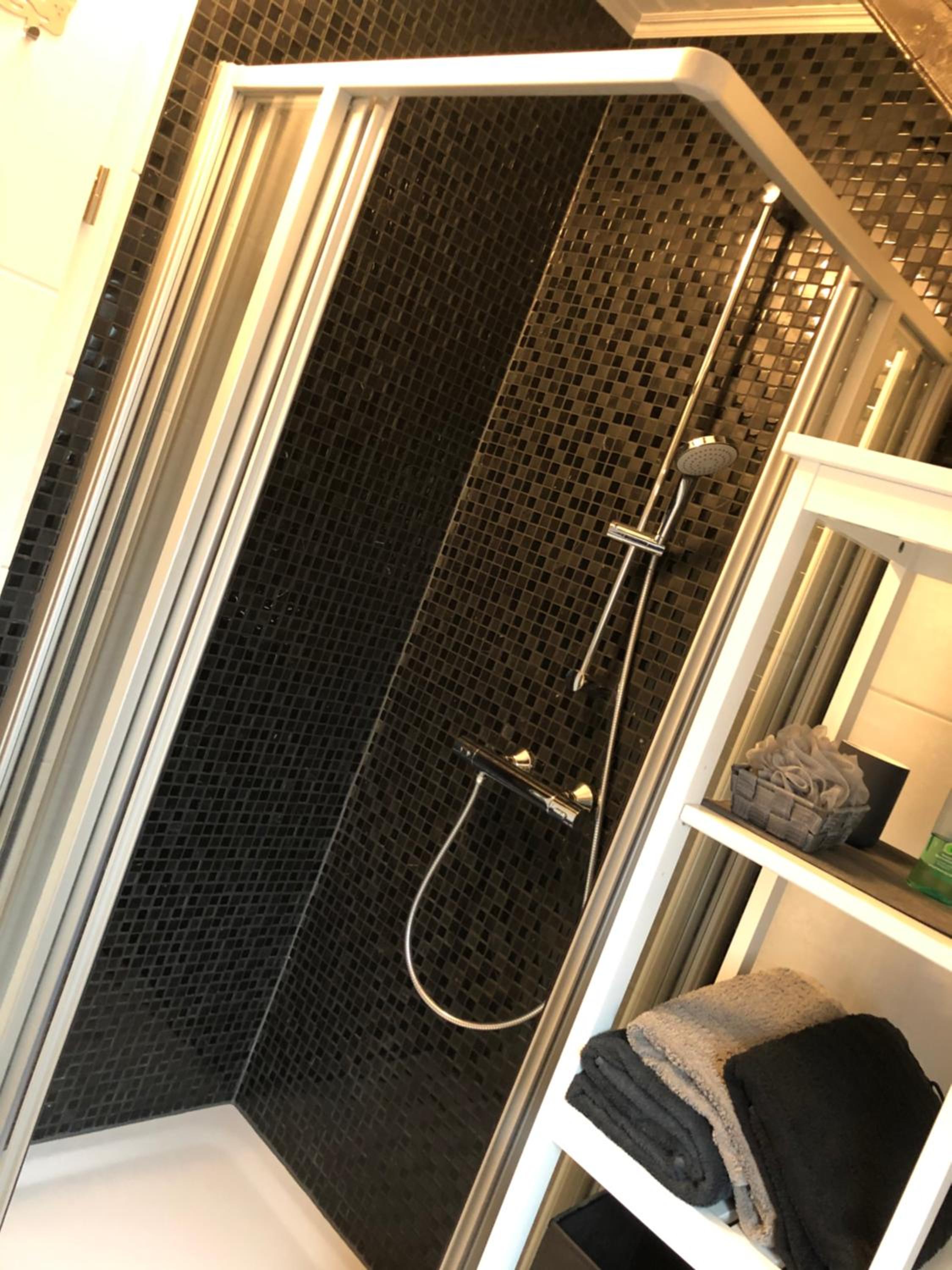 Studio Apartment - Photo 30