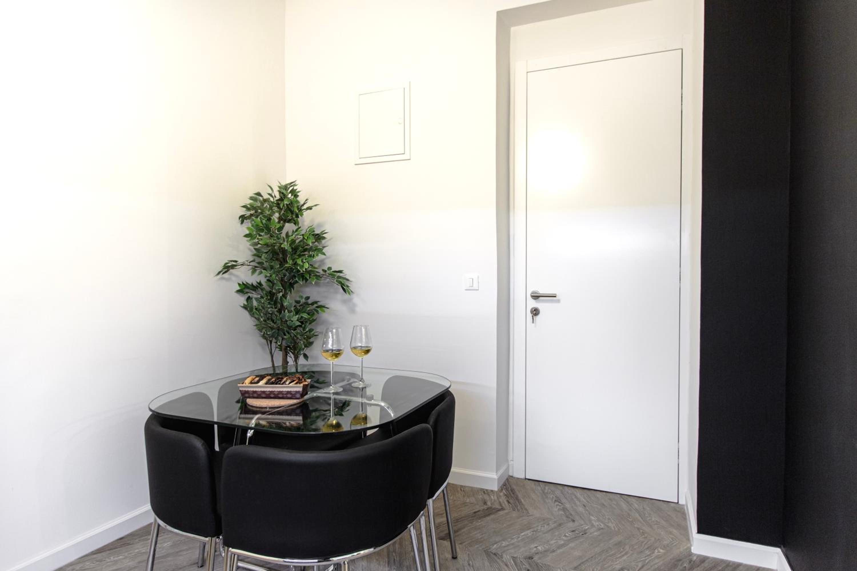 One-Bedroom Apartment - Photo 36