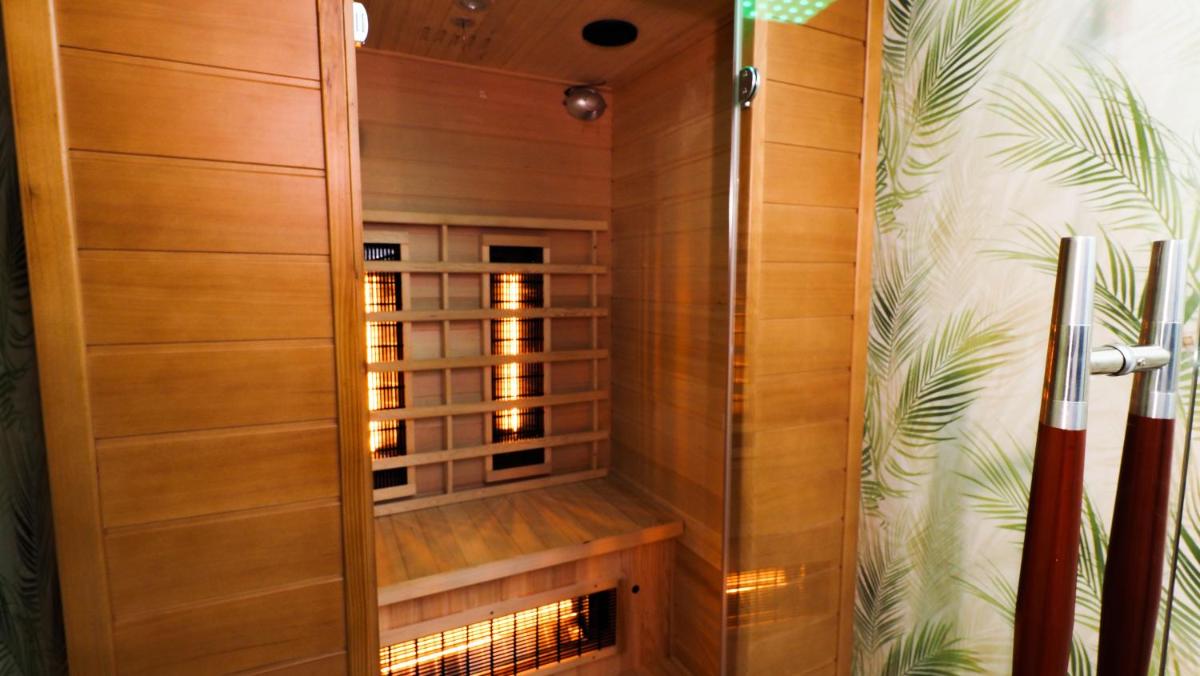 Apartment with Sauna - Photo 14