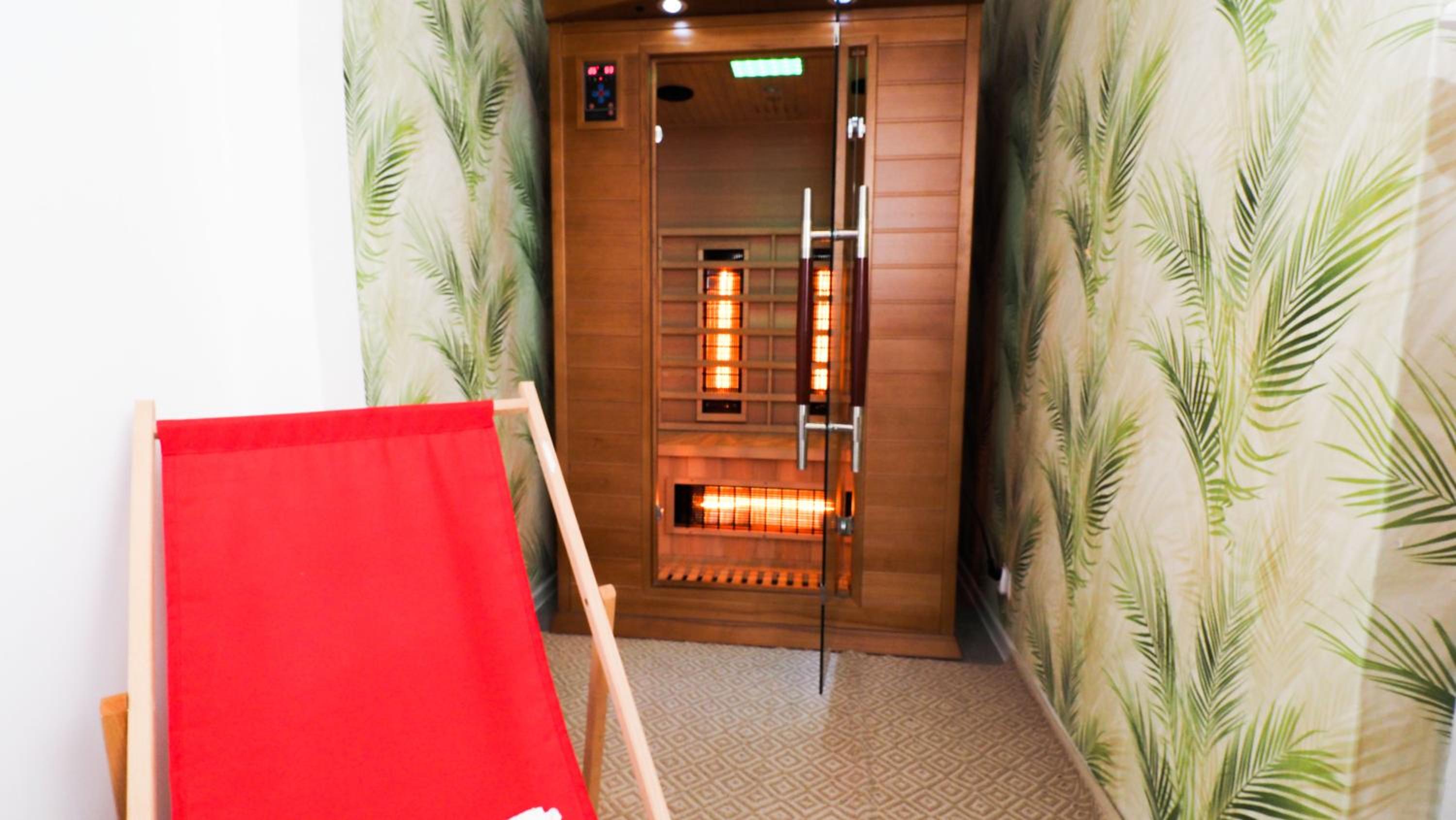 Apartment with Sauna - Photo 13
