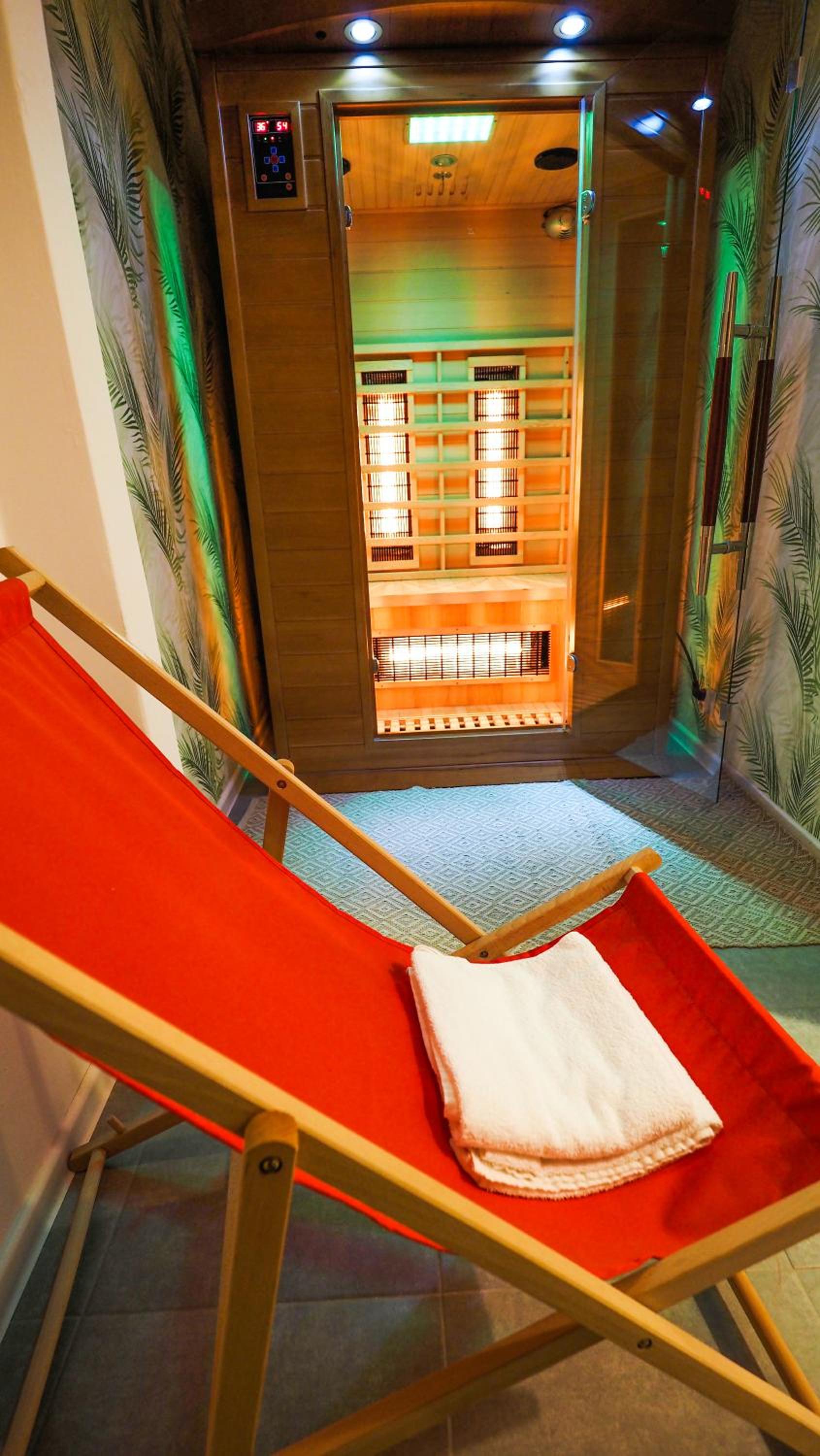 Apartment with Sauna - Photo 12