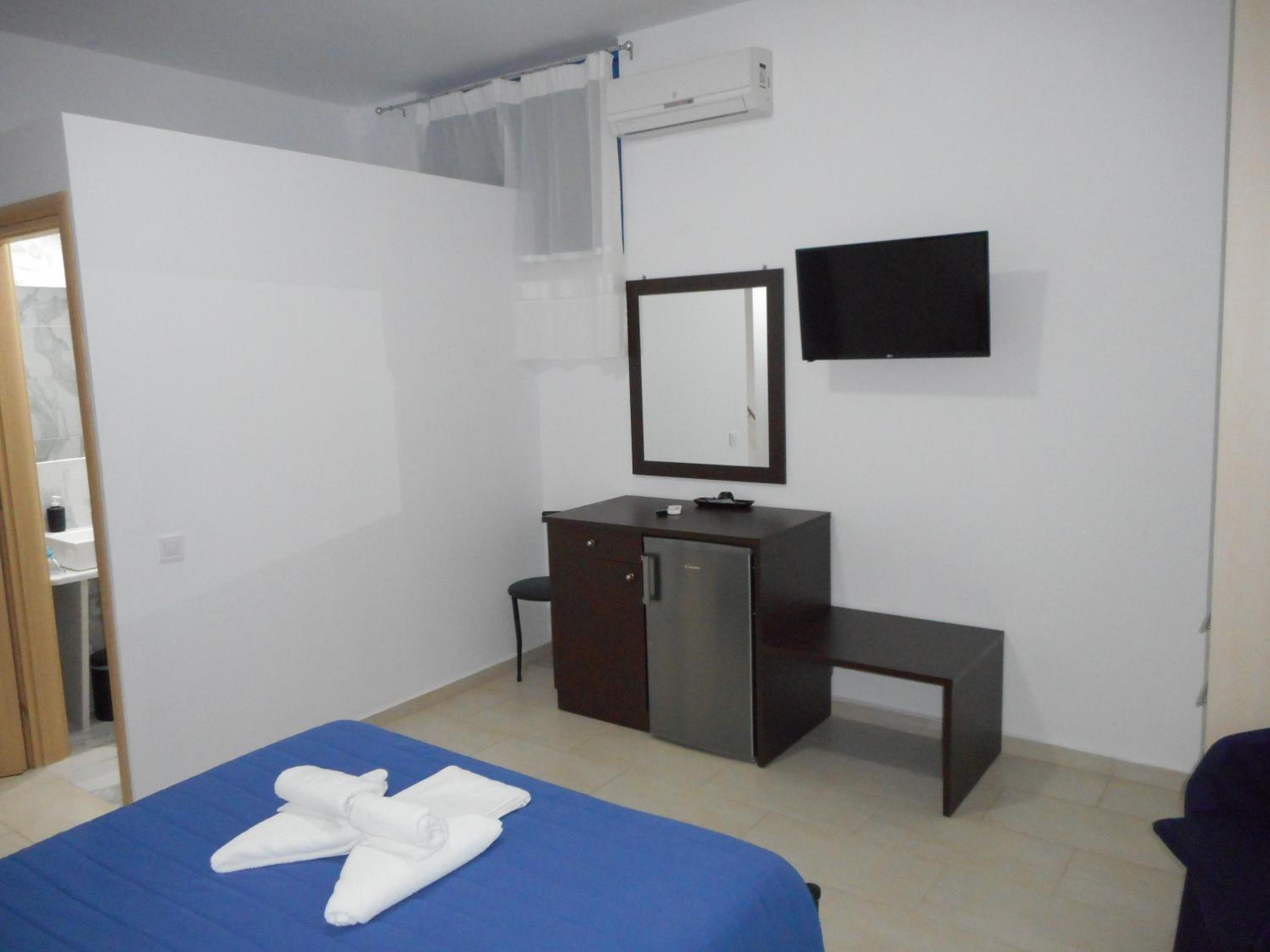 Economy Double Room photo 2