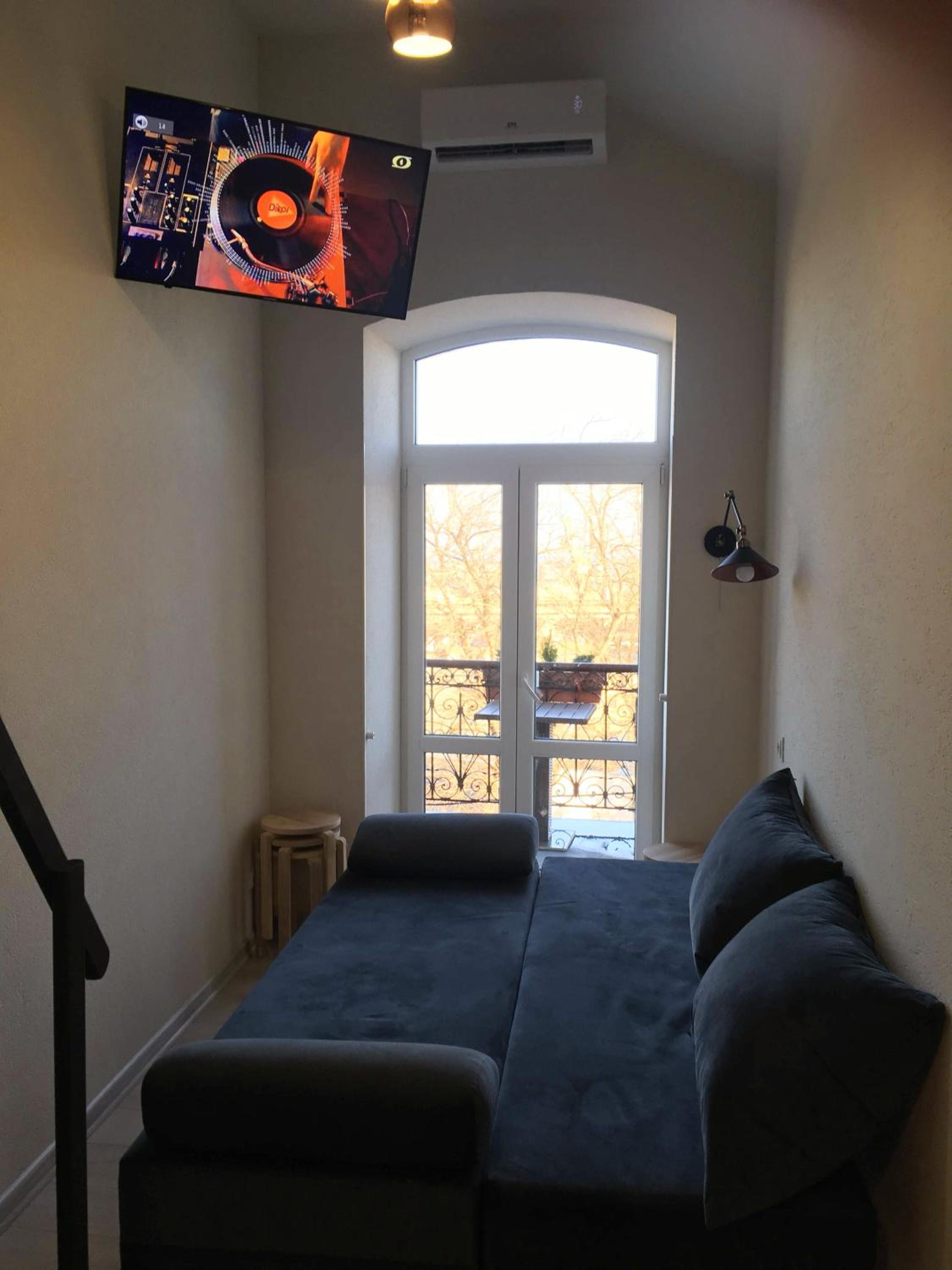 Apartment - Split Level with Balcony photo 3
