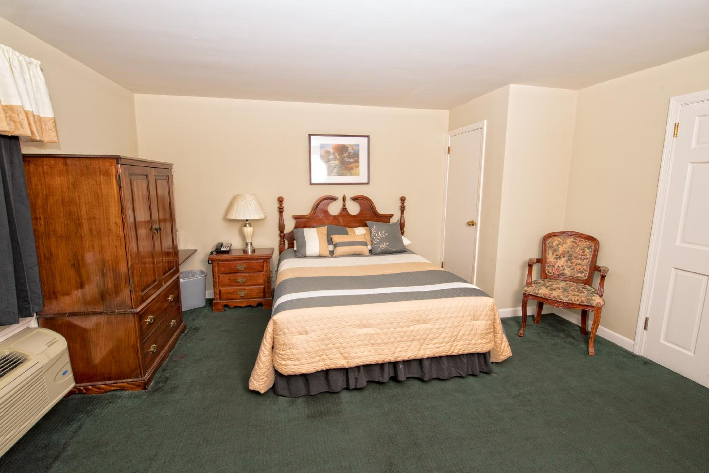 Deluxe Queen Room - Non-Smoking