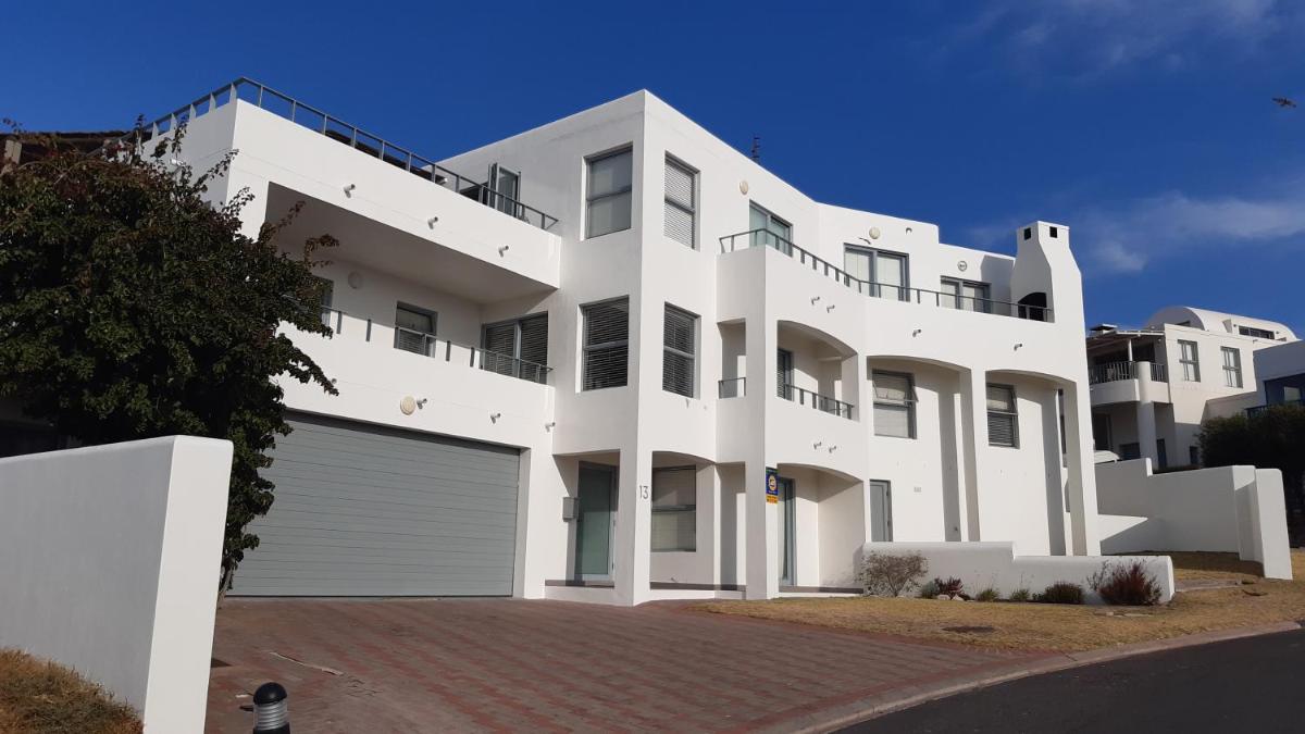 Four-Bedroom House photo 1