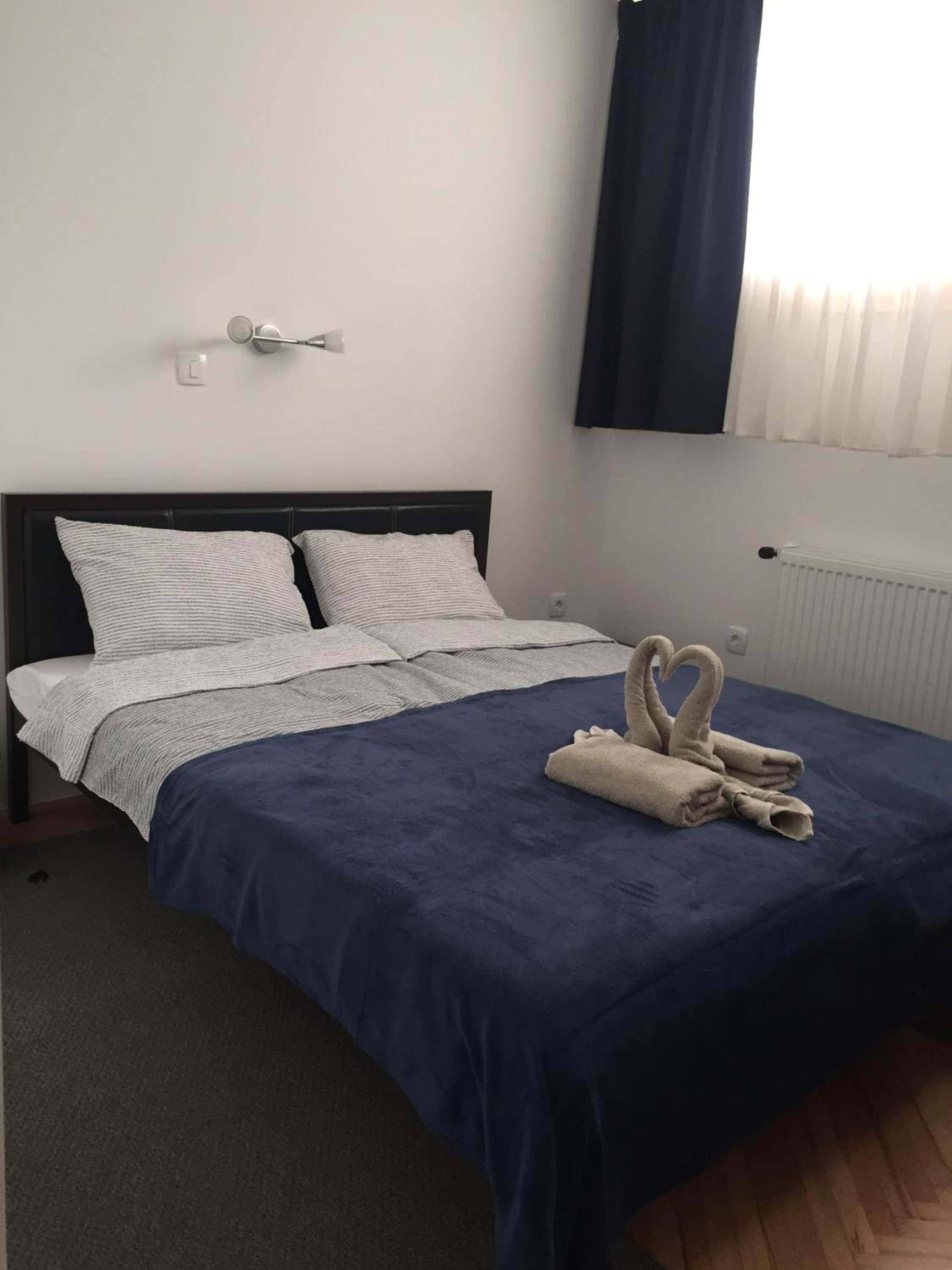 Double Room with Private Bathroom - Photo 14