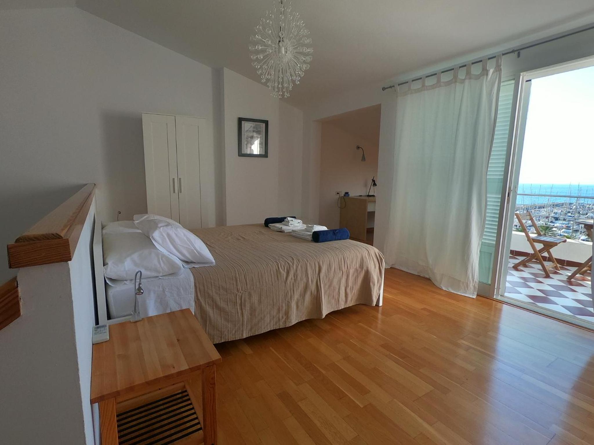 Four-Bedroom House photo 2