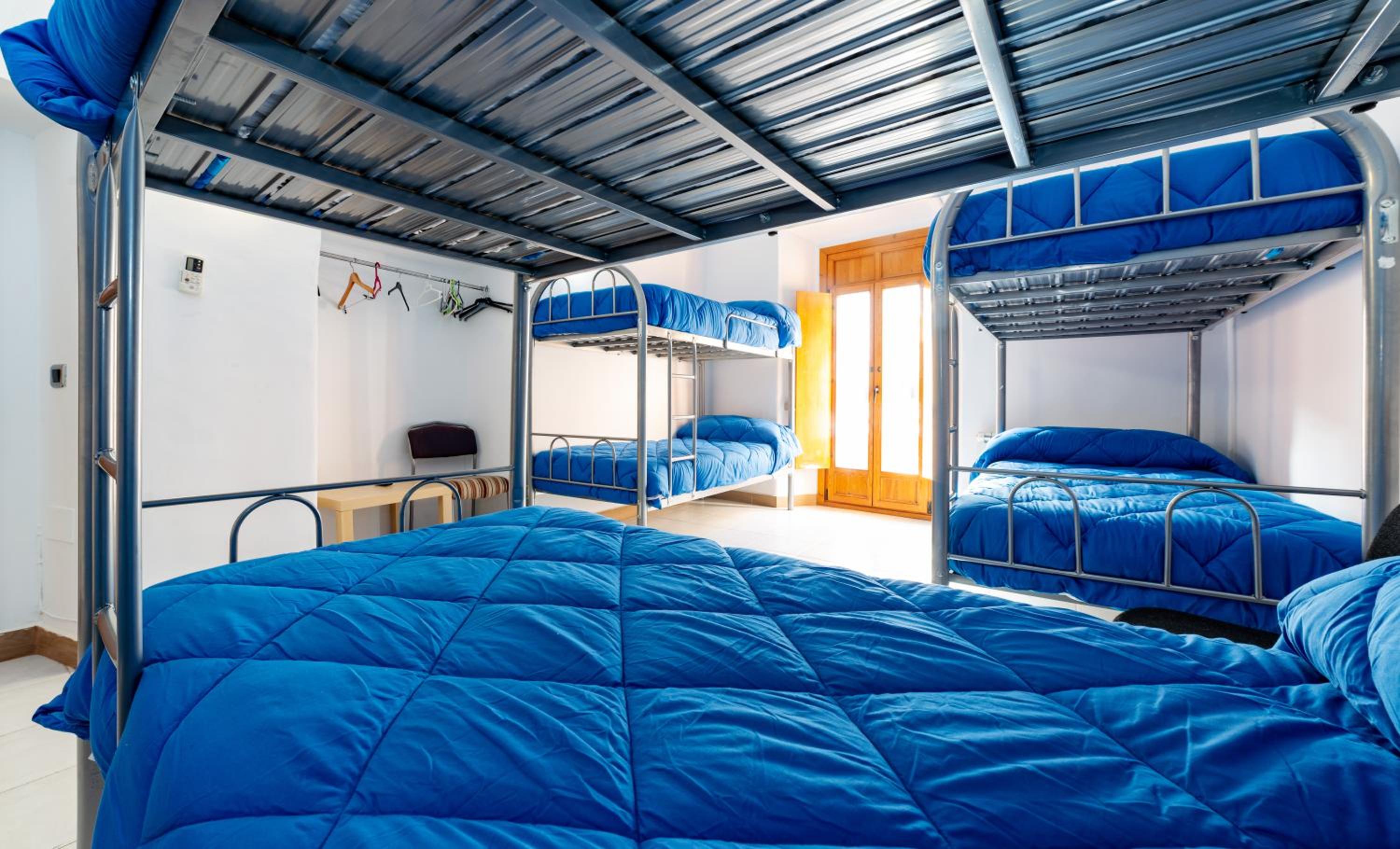 Habitación Cuádruple Económica con Baño Compartido
