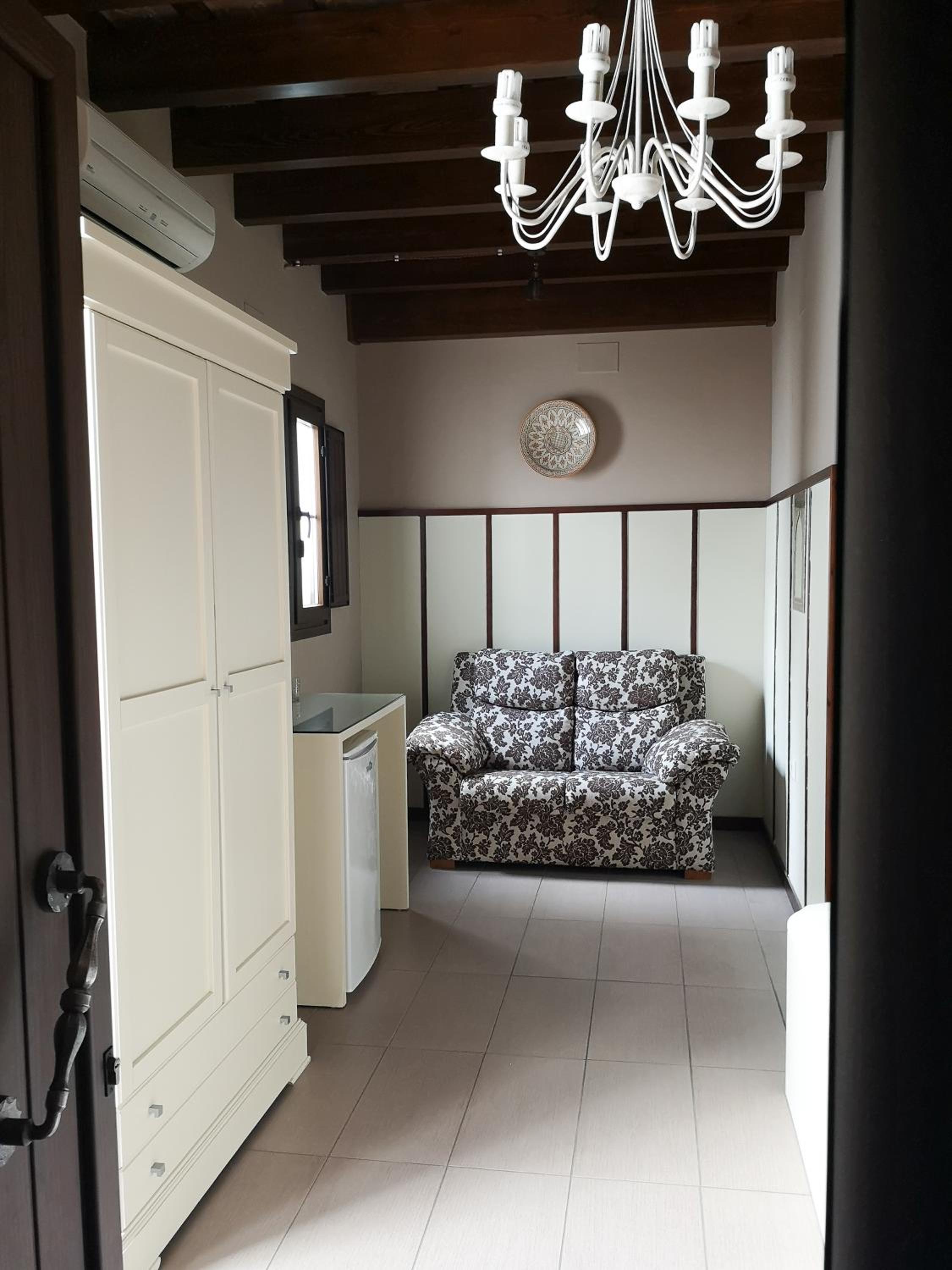 Twin Room - Photo 3