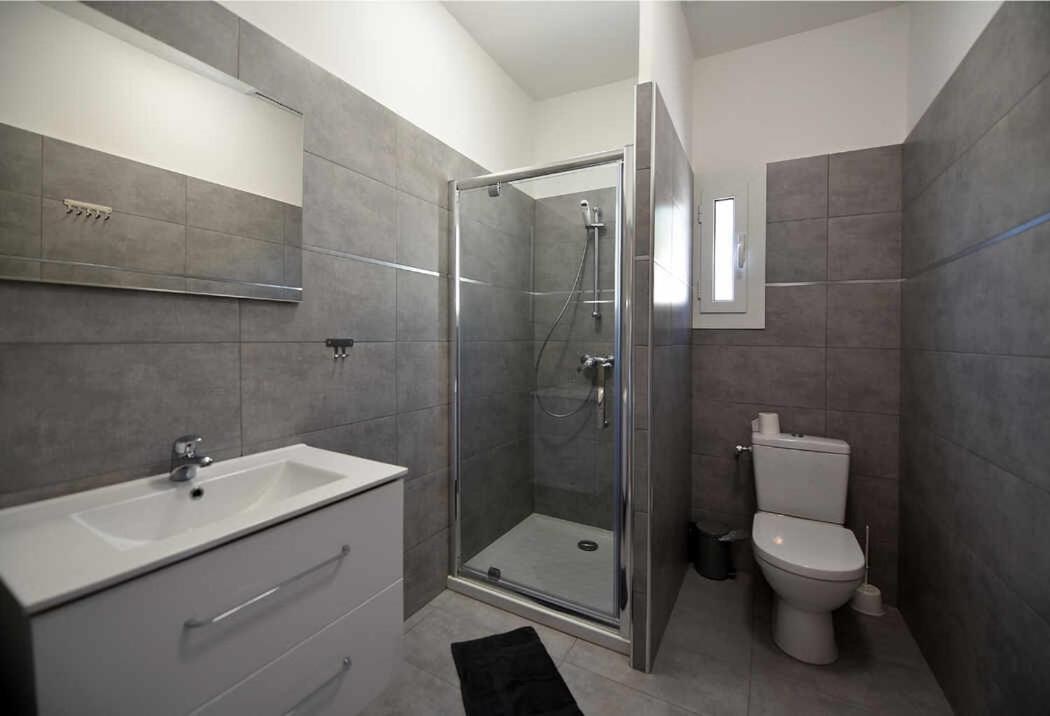 Apartment (4 Adults) photo 2
