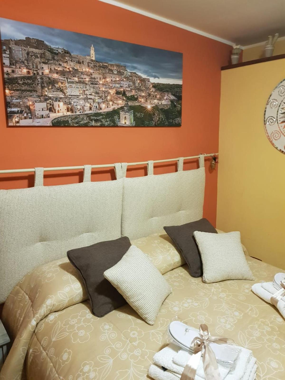 Double Room with Private Bathroom - Photo 2