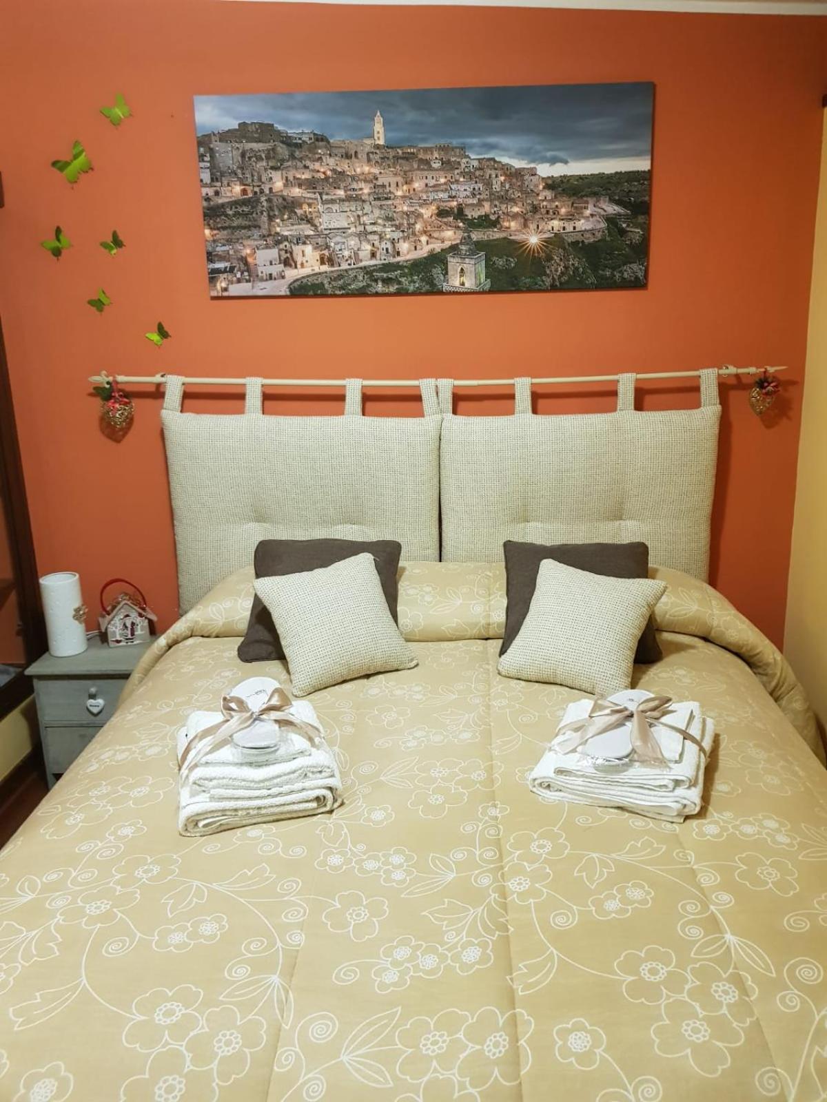 Double Room with Private Bathroom - Photo 35