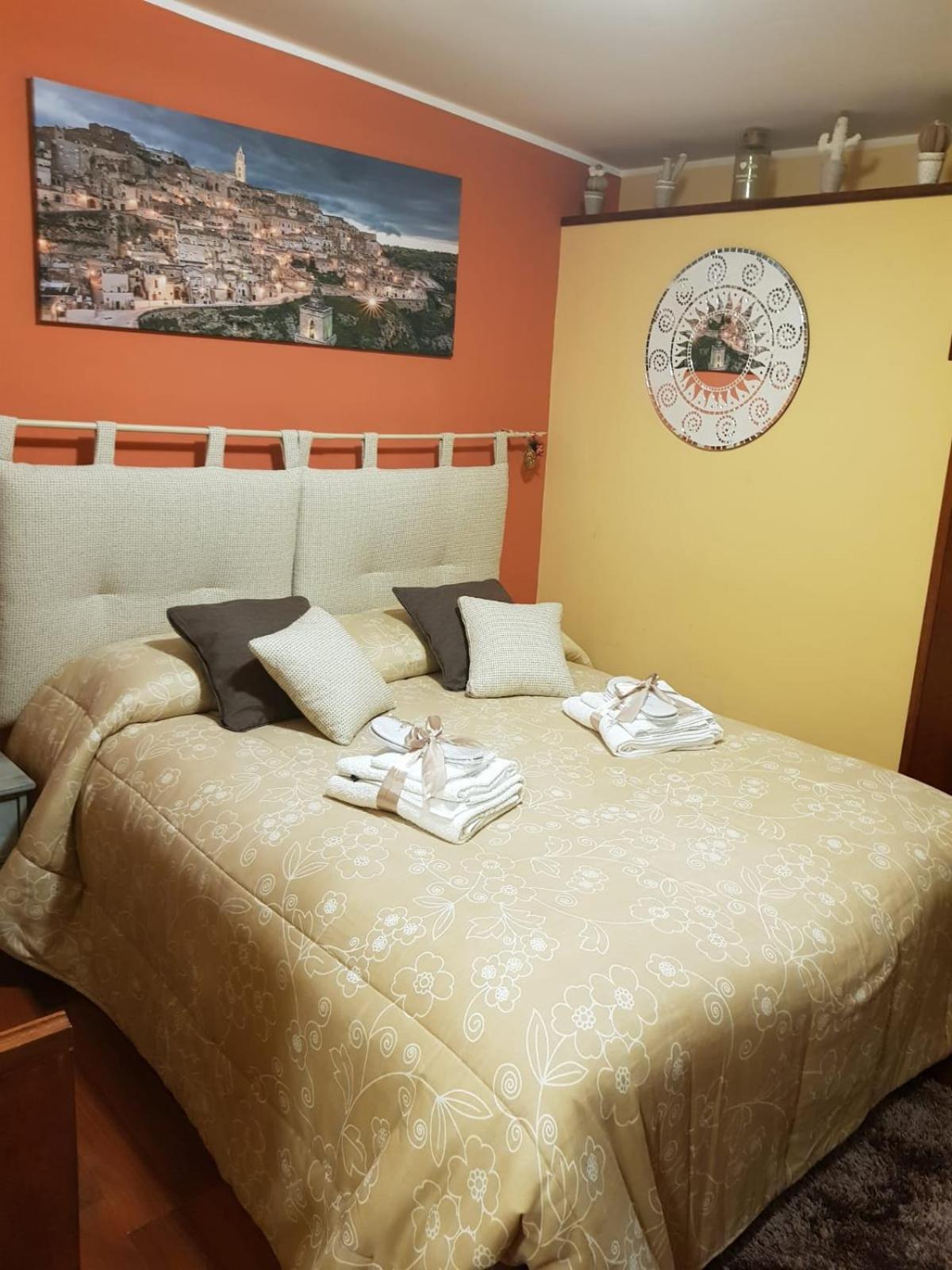 Double Room with Private Bathroom - Photo 12