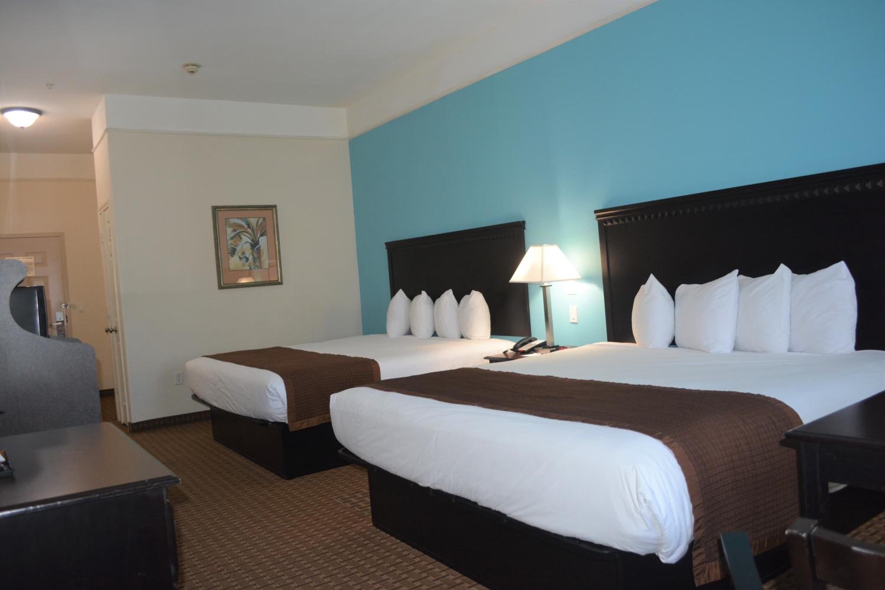 2 King Beds, Mobility Accessible Room, Roll-In Shower, Non-Smoking - Photo 1