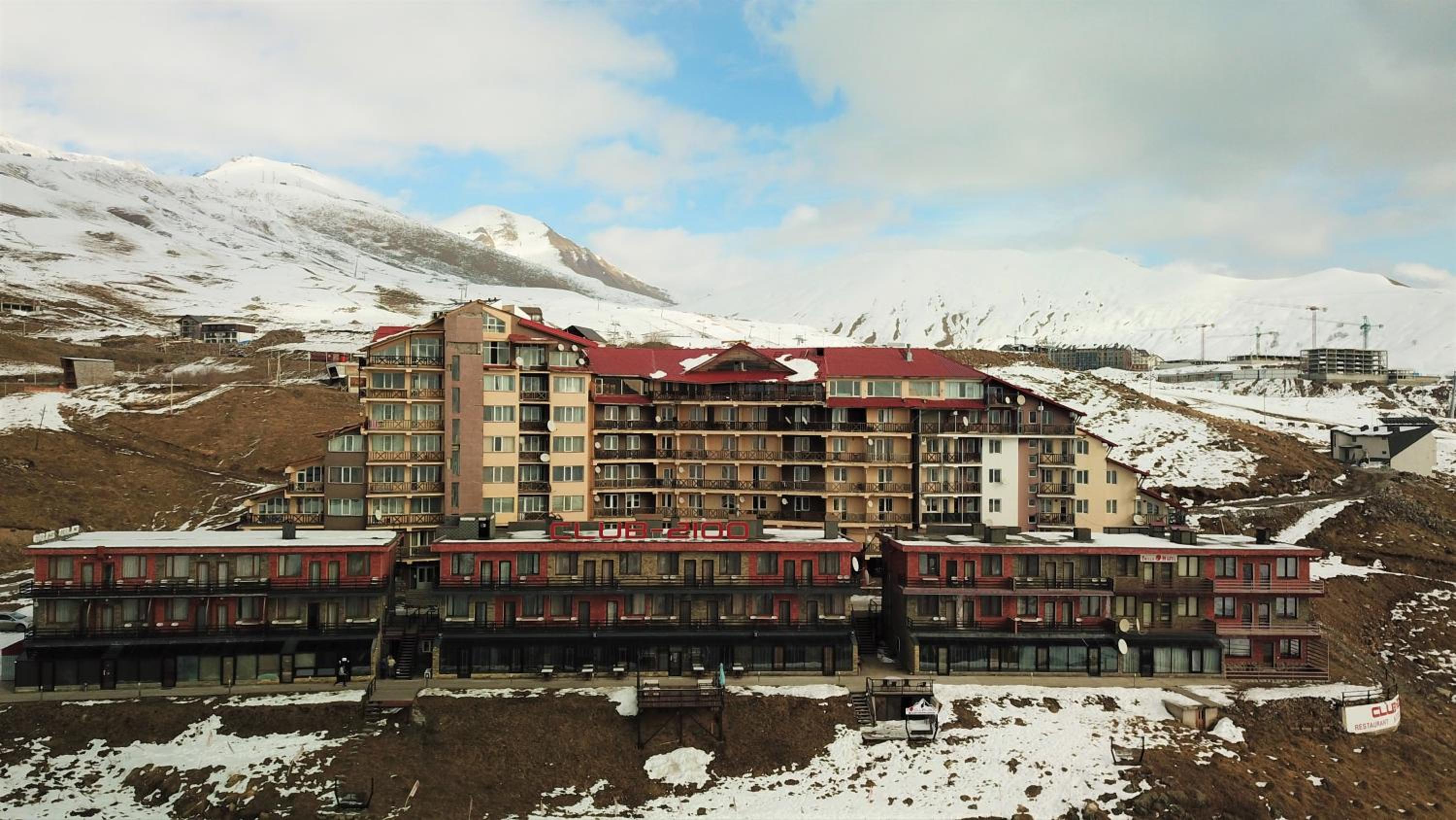 Apartment with Mountain View photo 3