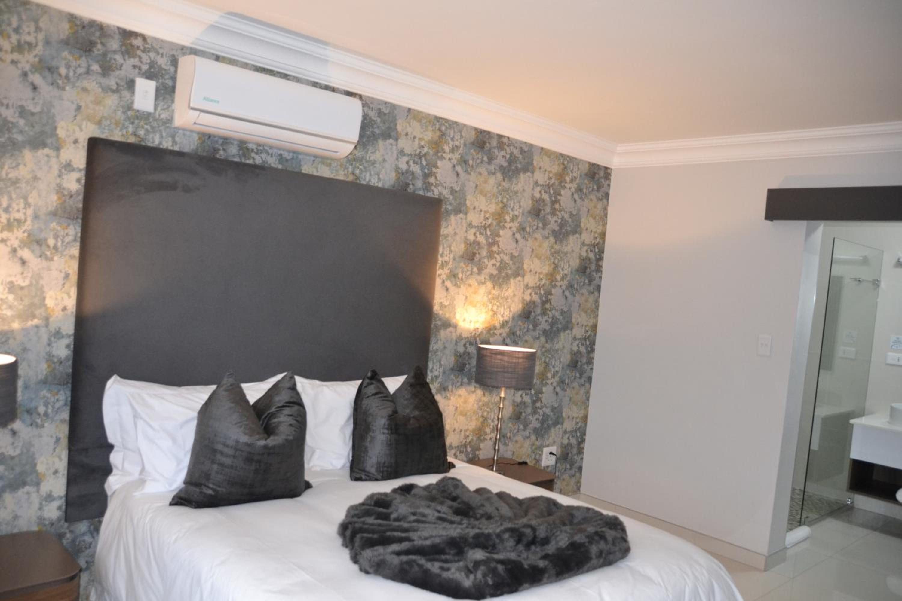 Queen Room - Photo 5