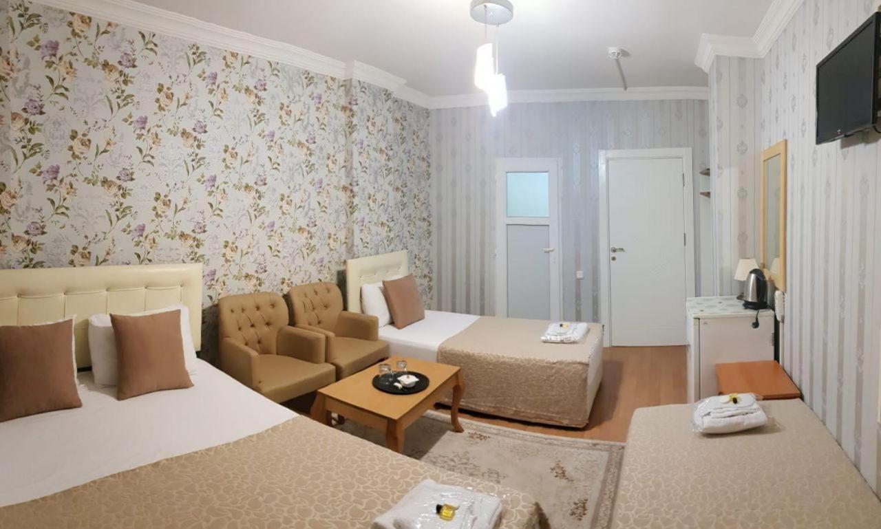Quadruple Room With Street View photo 1