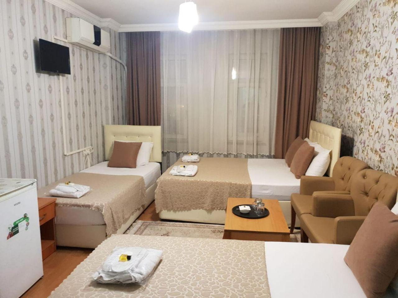 Quadruple Room With Street View photo 3