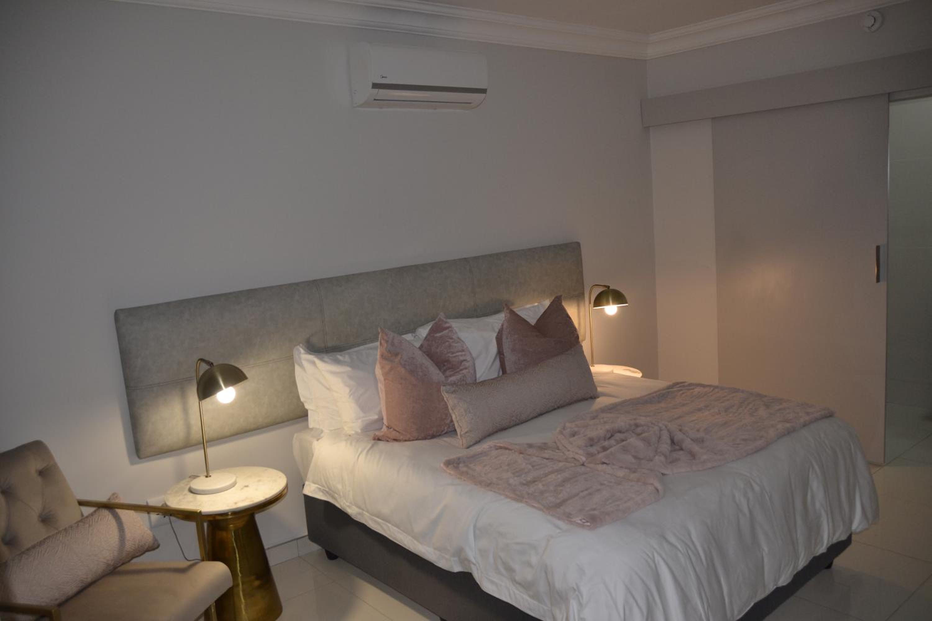 Queen Room - Photo 6