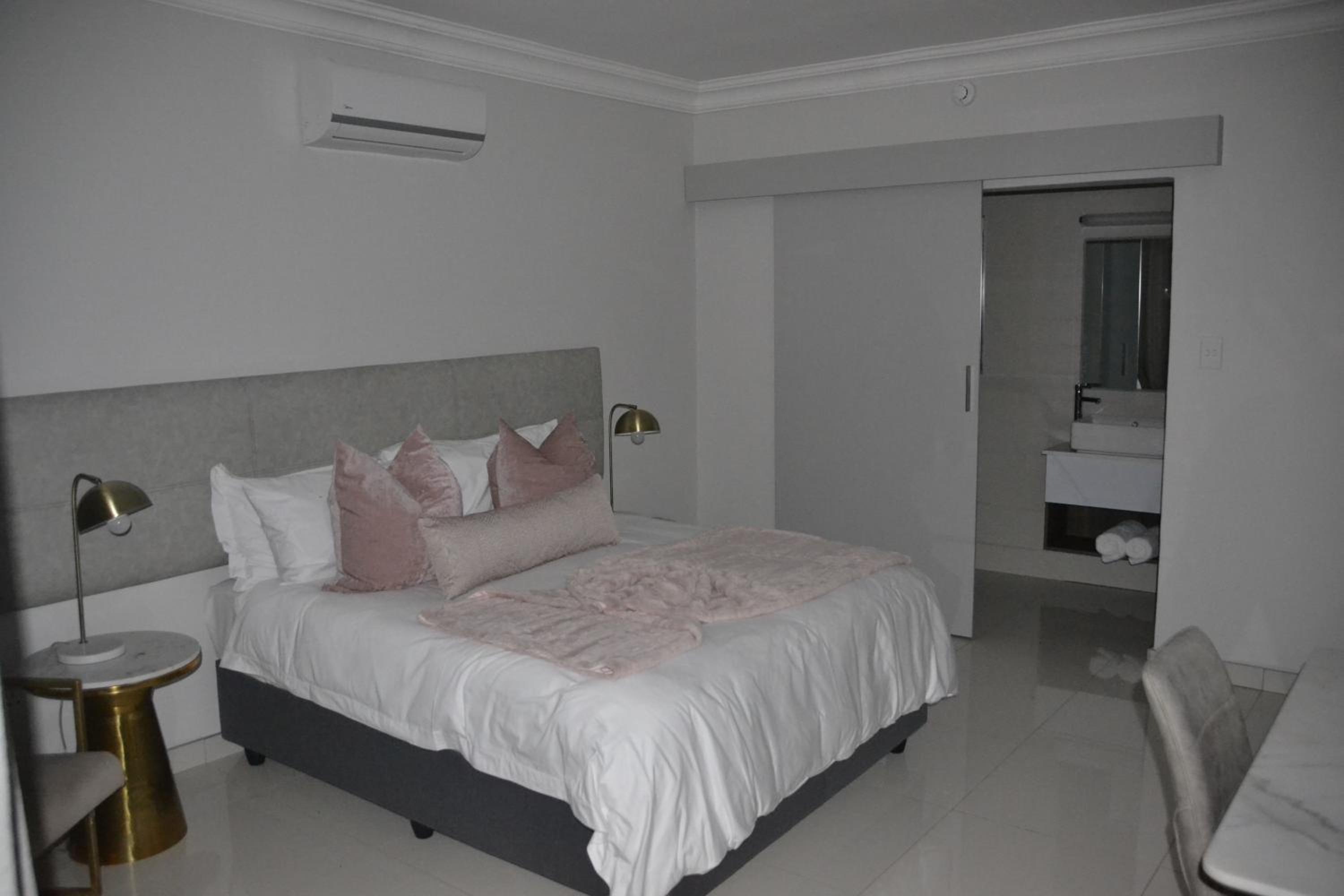 Queen Room - Photo 1
