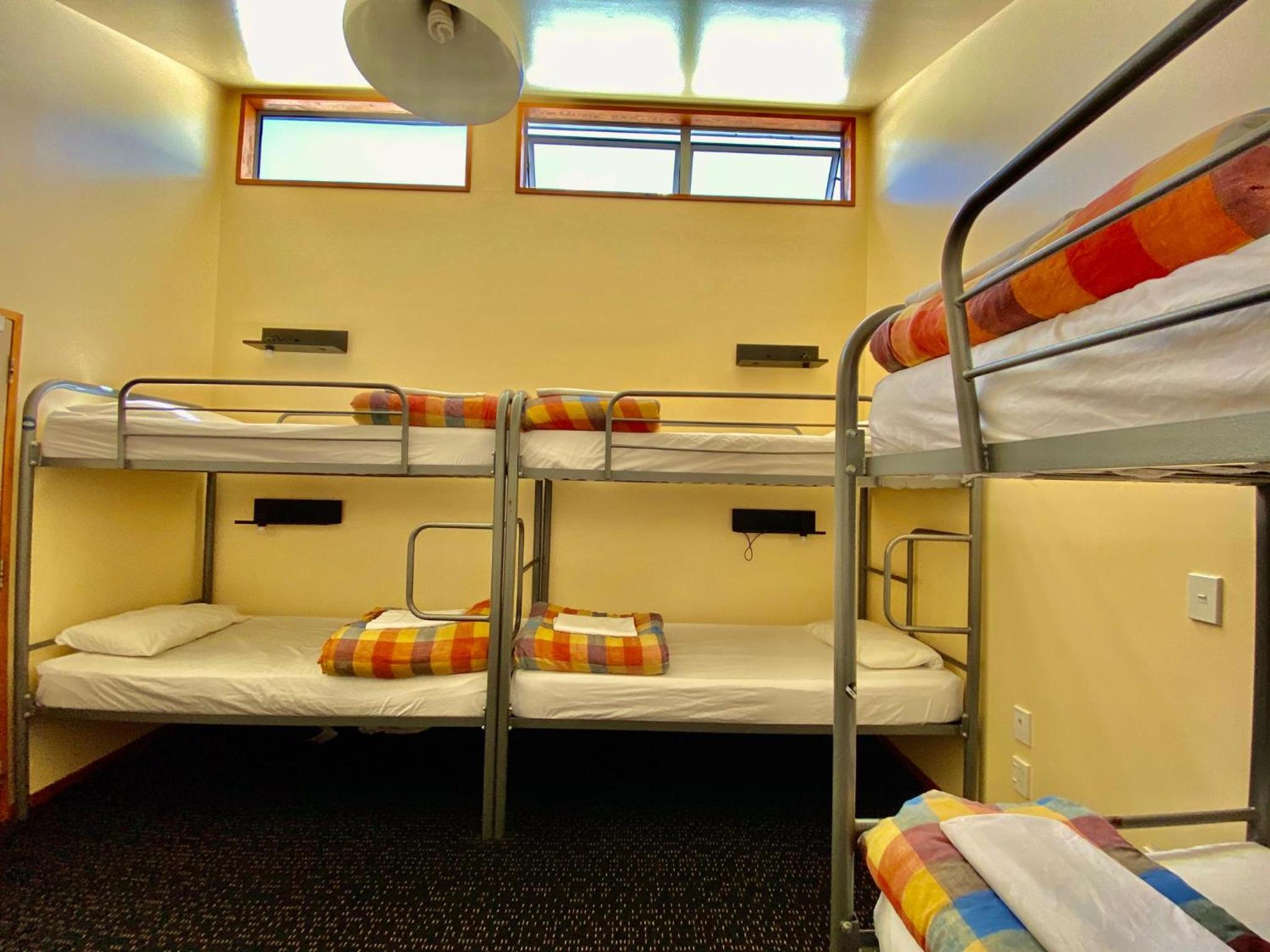 Bed in 6-Bed Mixed Dormitory Room photo 2