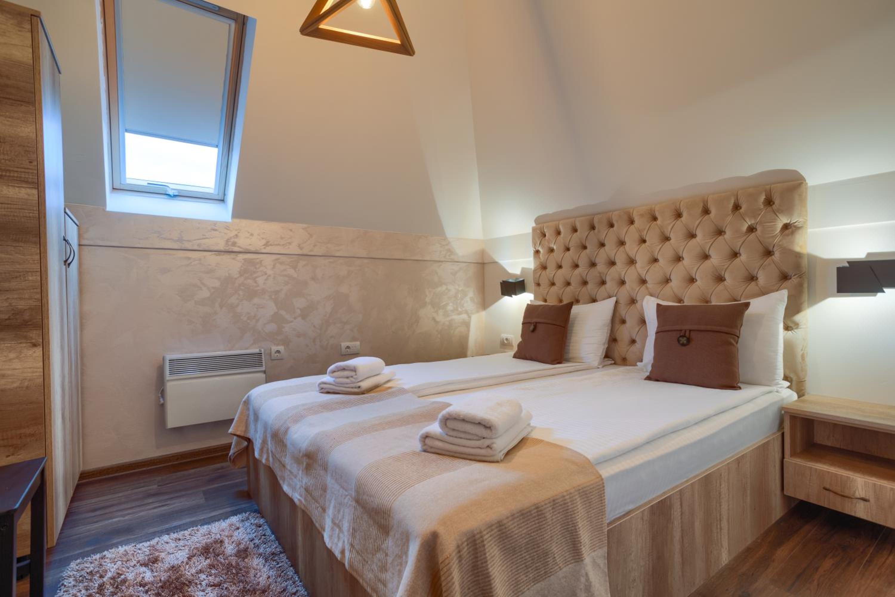 One-Bedroom Standard Apartment - Photo 17
