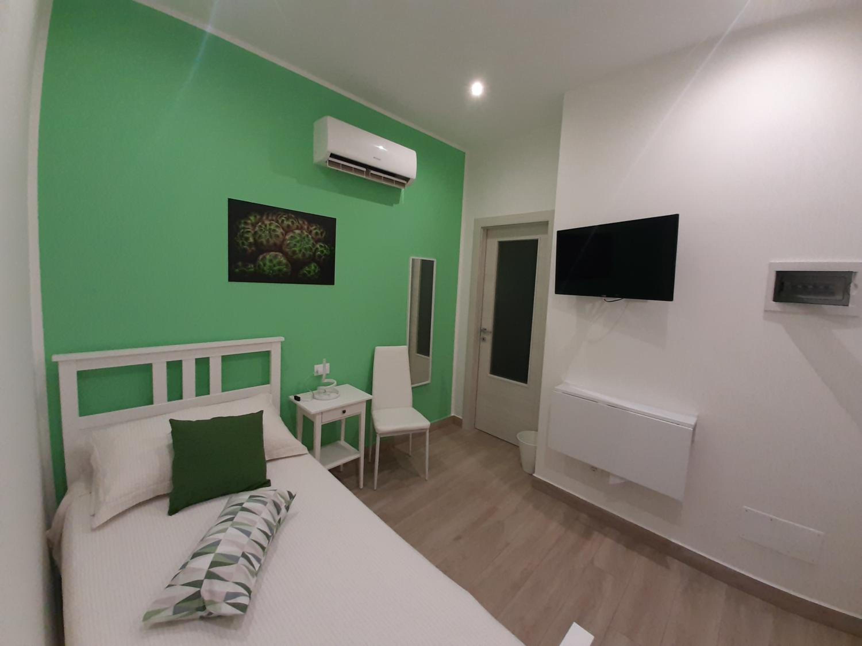 Camera Singola con bagno privato