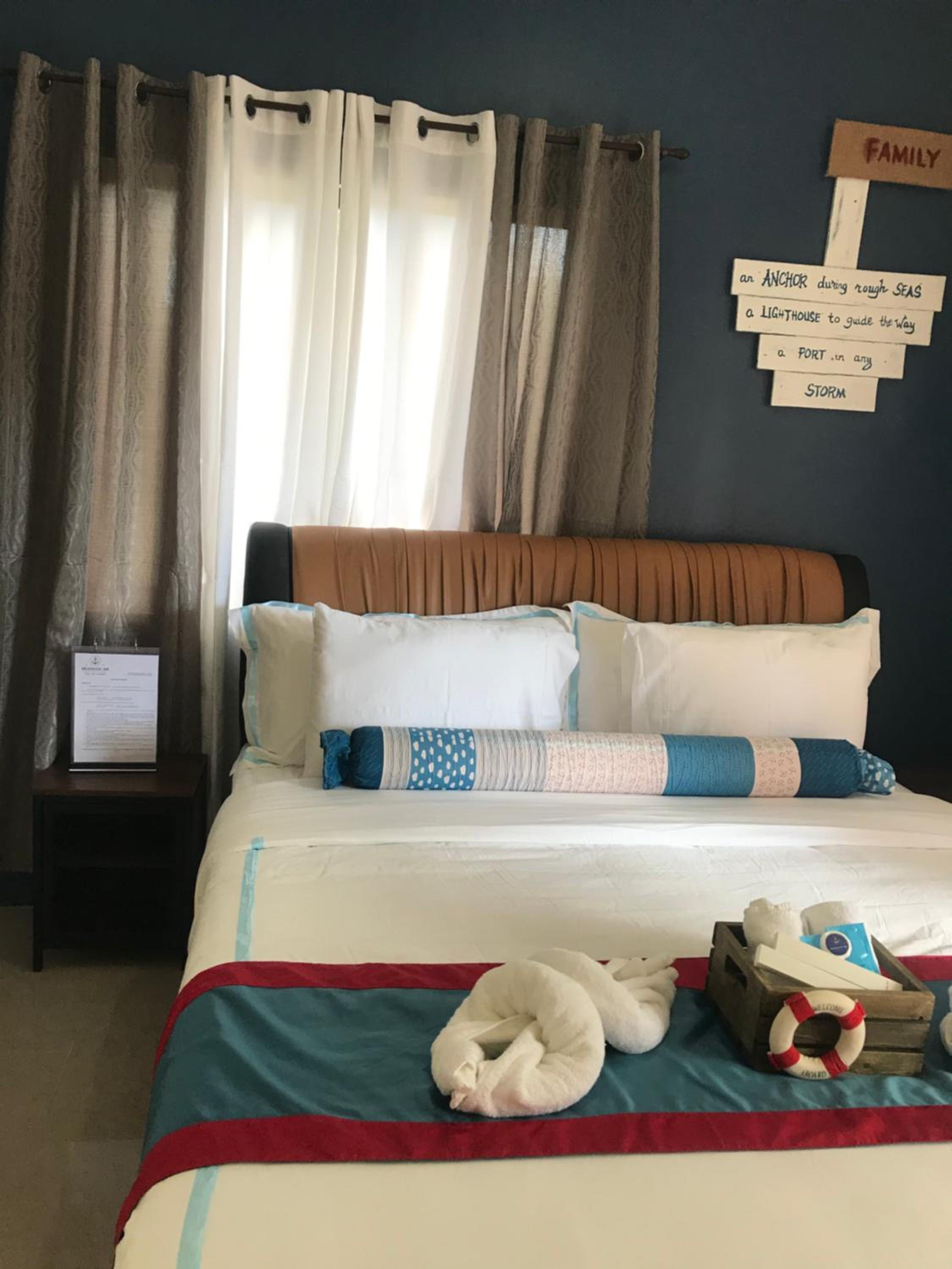 Deluxe King Room - Photo 10
