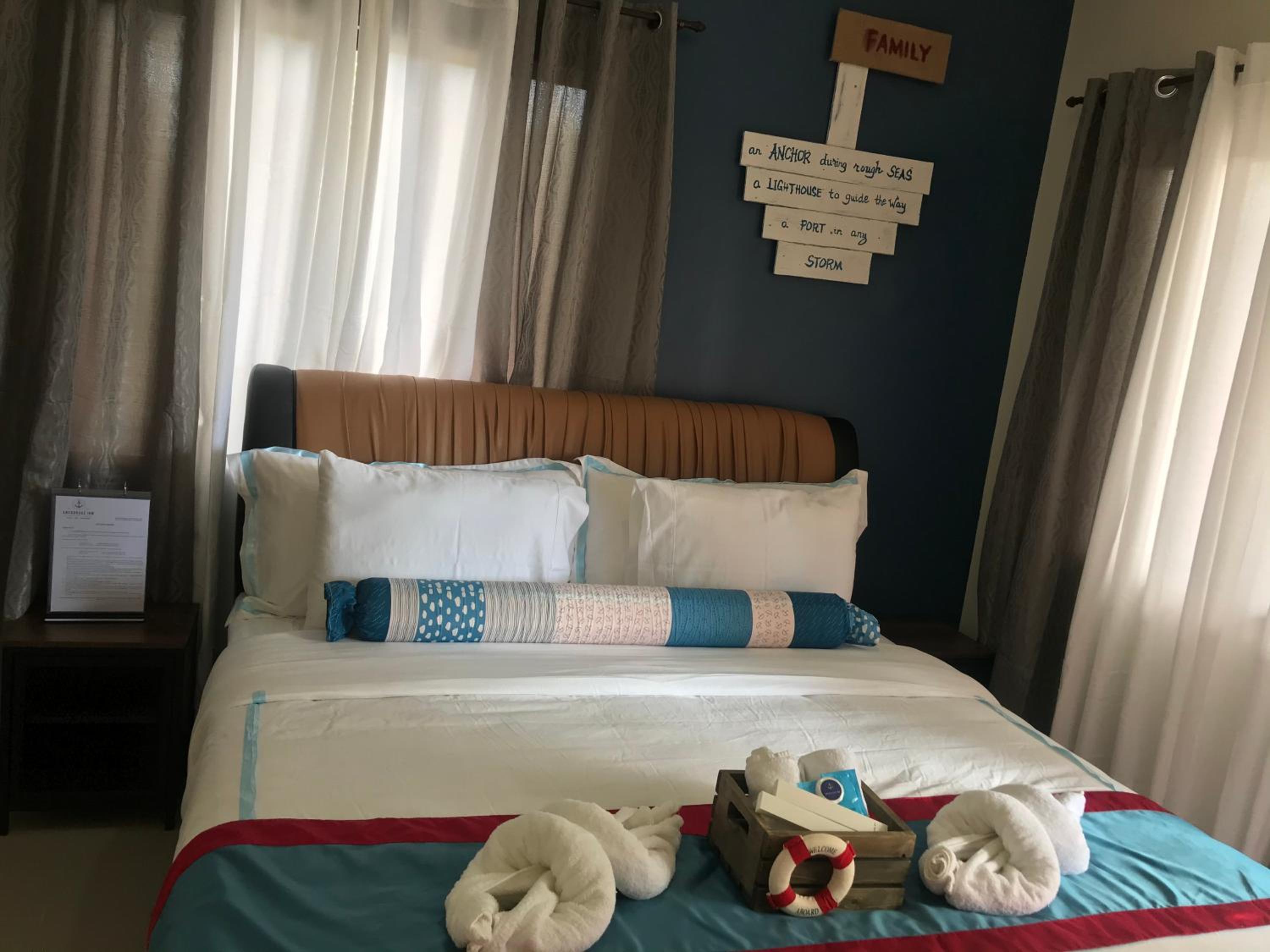 Deluxe King Room - Photo 12