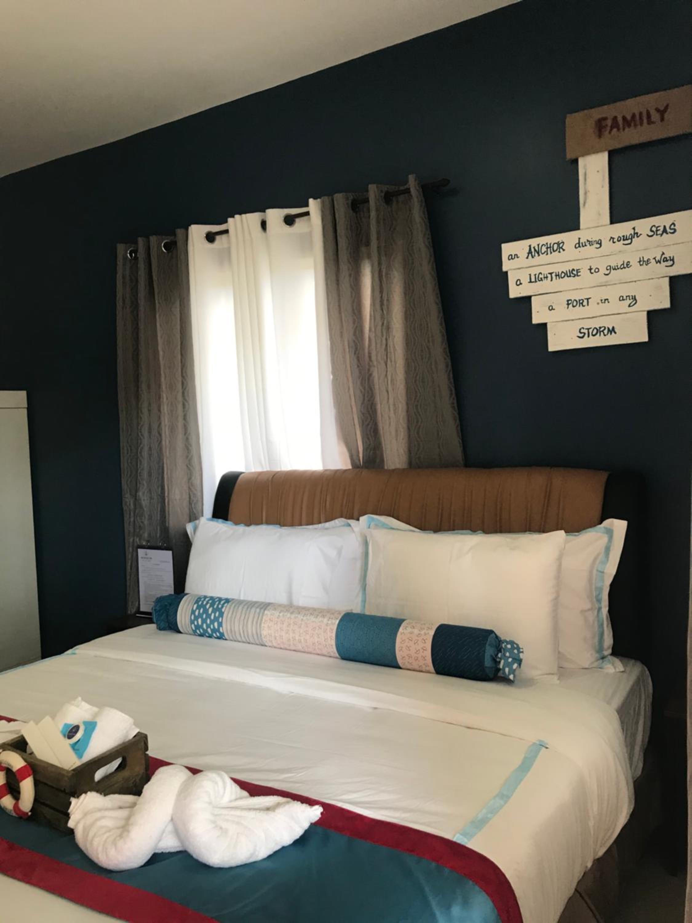 Deluxe King Room - Photo 2