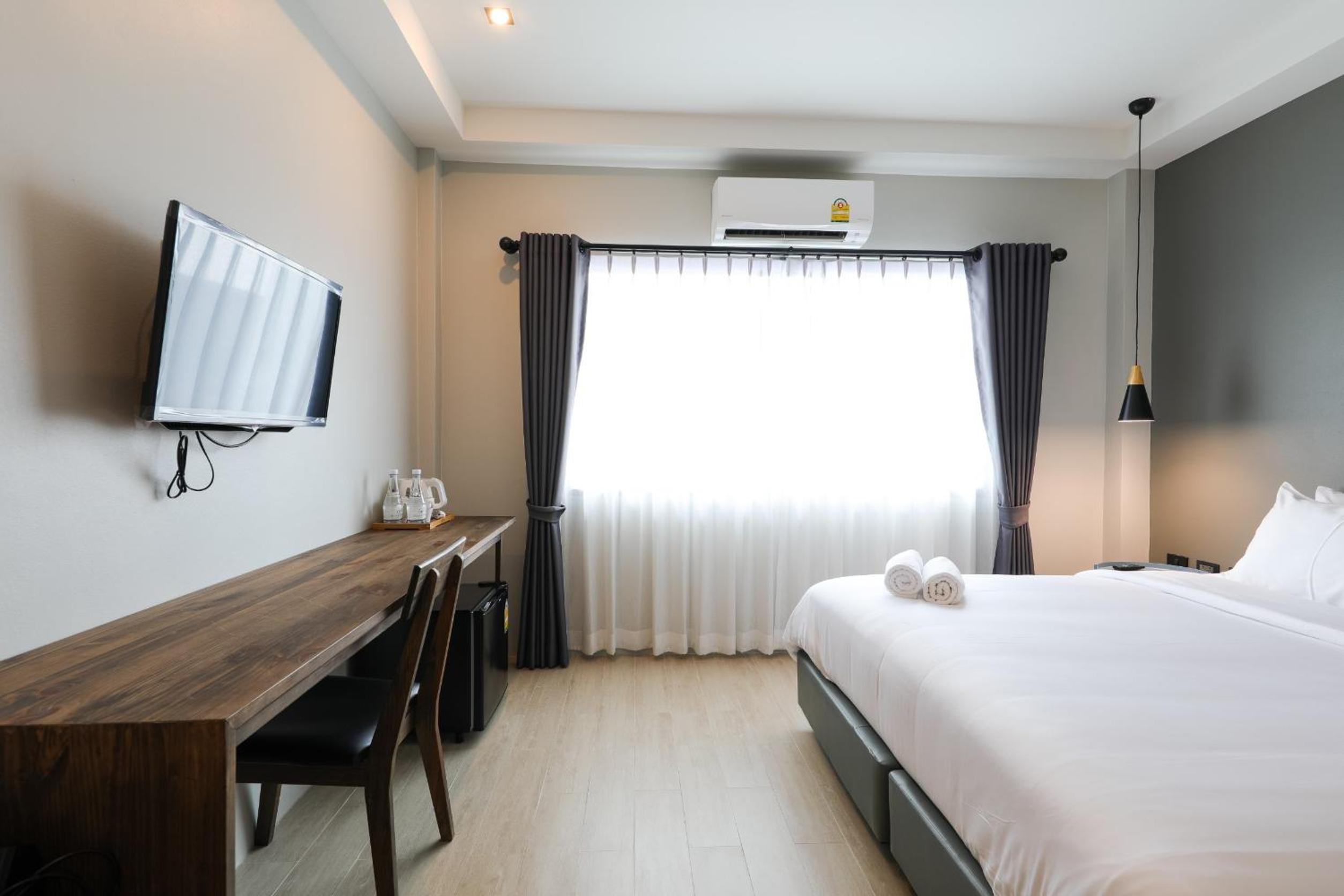 Standard King Room - Photo 5